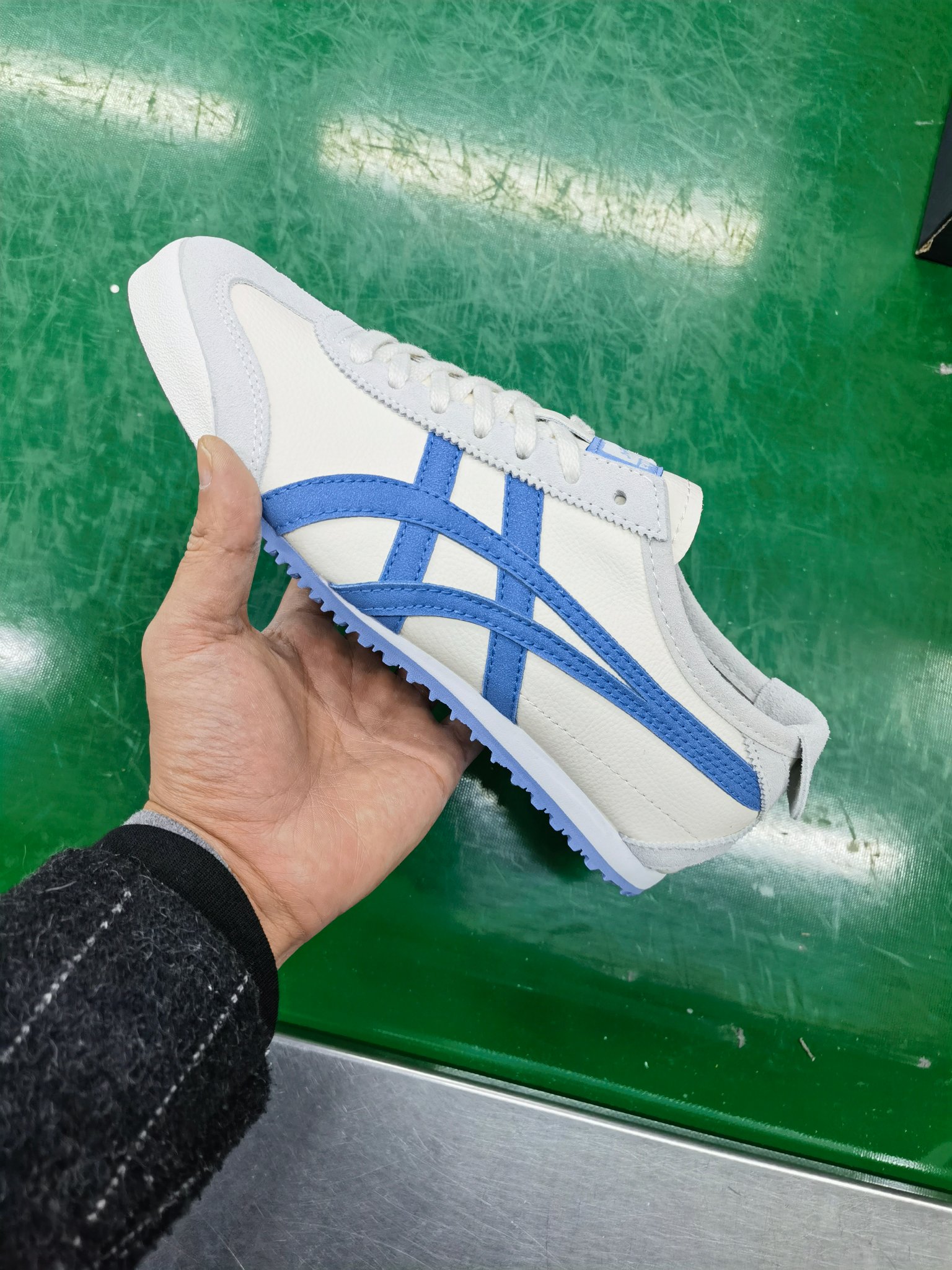 ⬆️23726-Asics-489 gallery