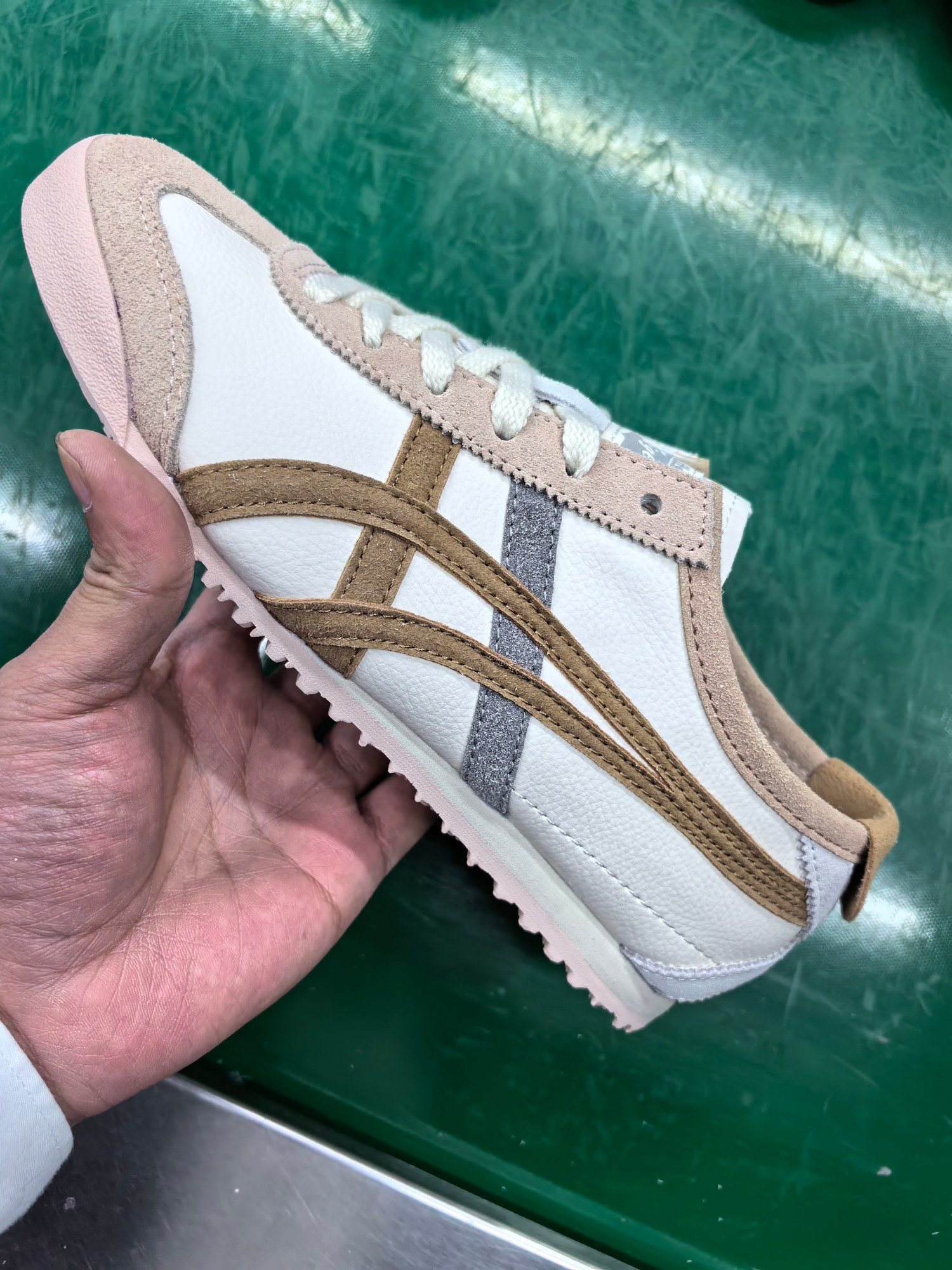 ⬆️23726-Asics-489 gallery