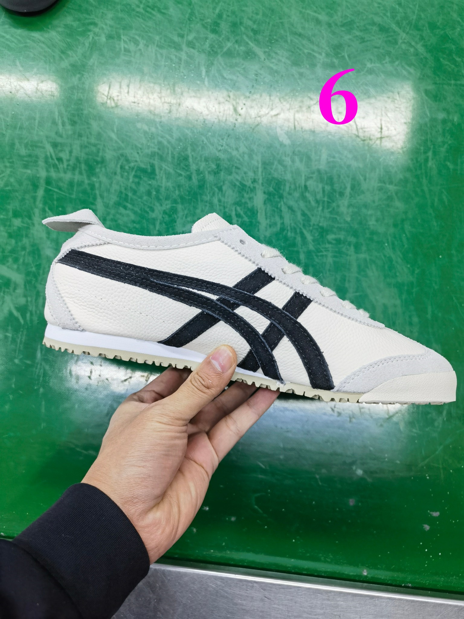 ⬆️23726-Asics-489 gallery