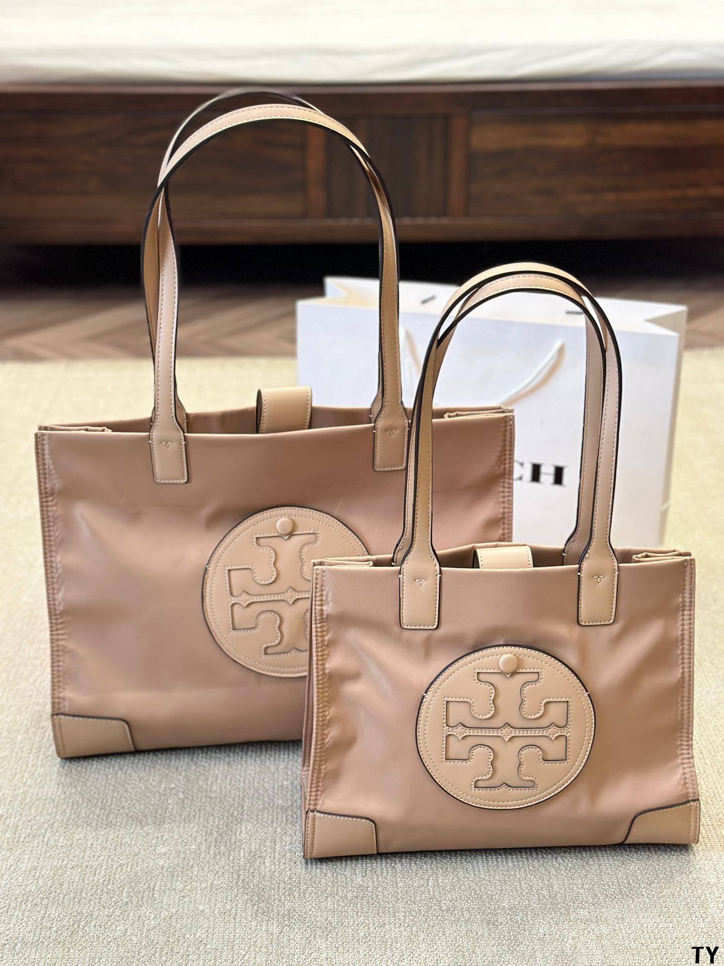 ⬆️23731-Tory Burch-455 gallery