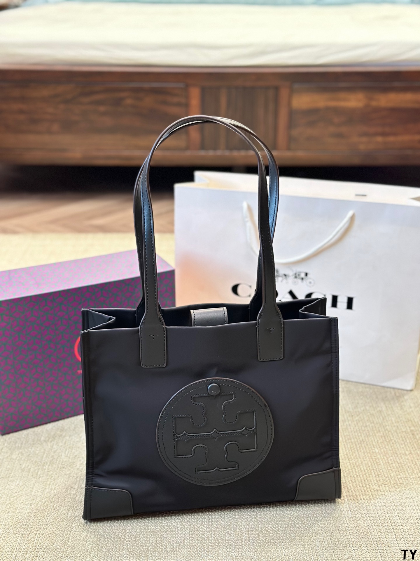 ⬆️23731-Tory Burch-455 gallery