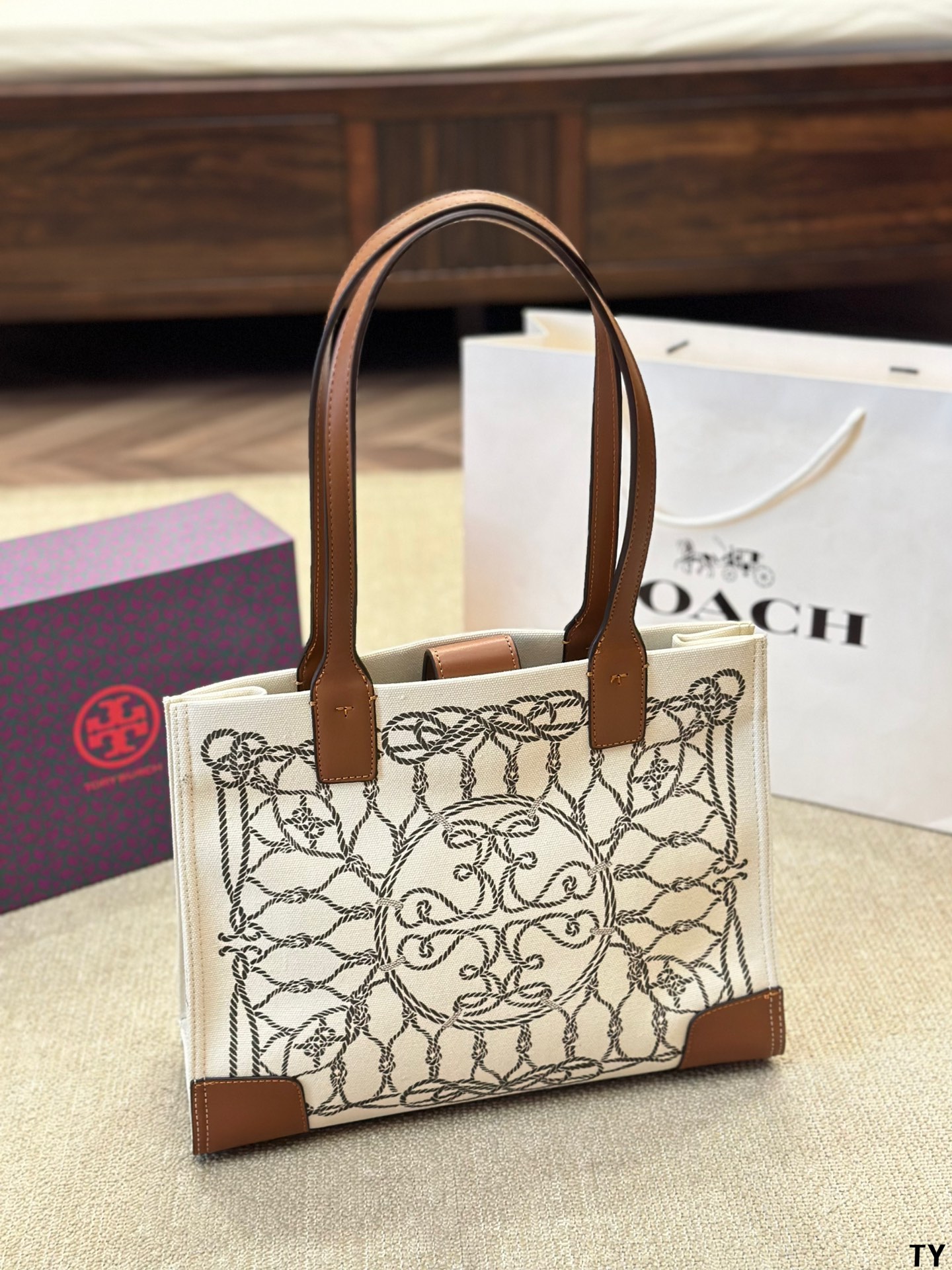 ⬆️23770-Tory Burch-465 gallery