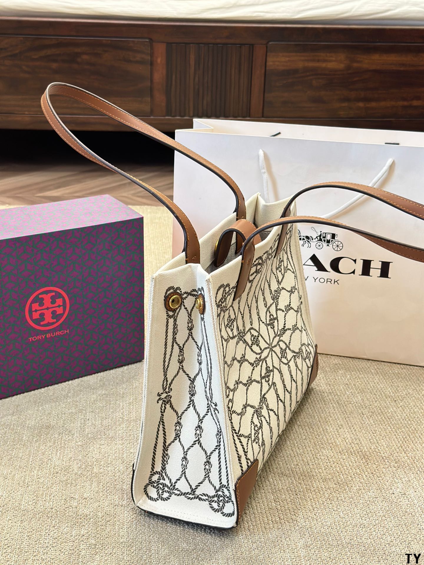 ⬆️23770-Tory Burch-465 gallery