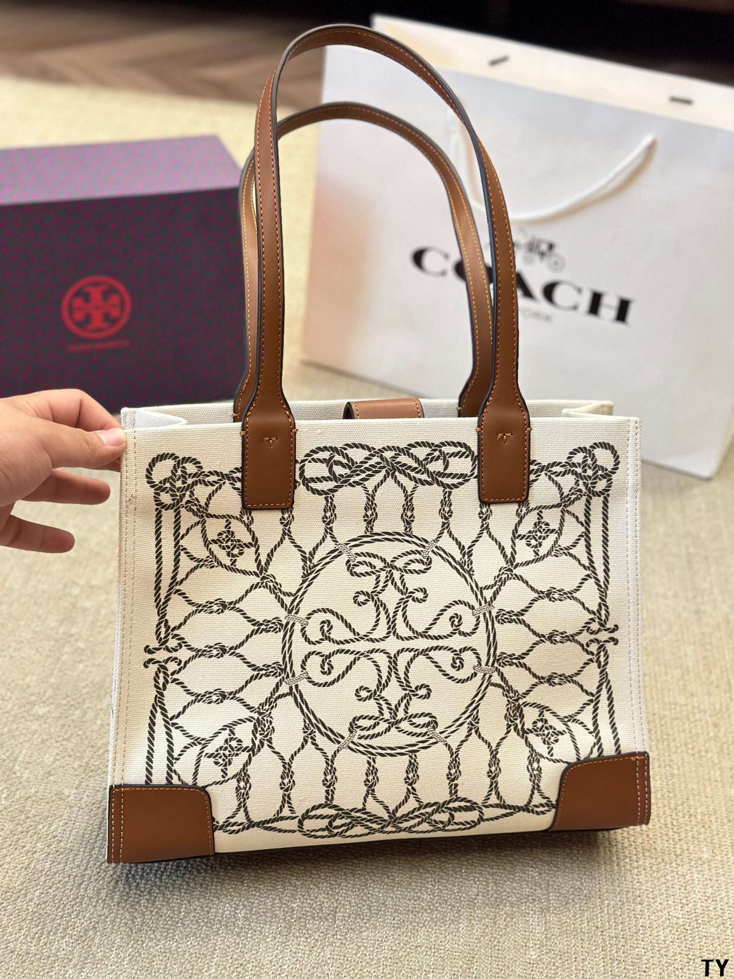 ⬆️23770-Tory Burch-465 gallery