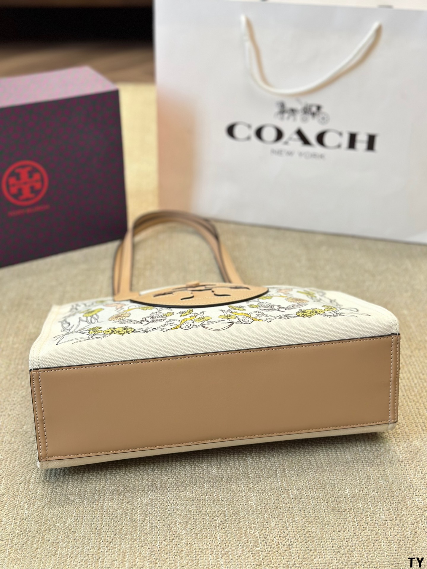 ⬆️23770-Tory Burch-465 gallery