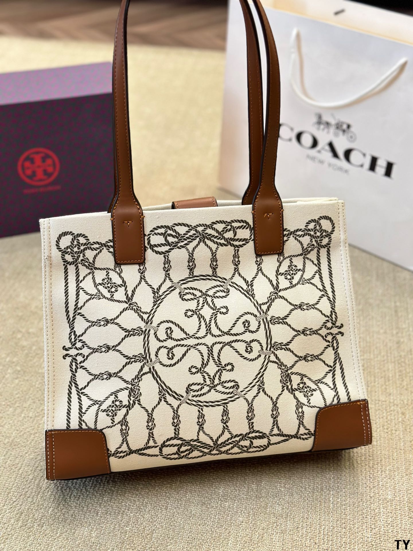 ⬆️23770-Tory Burch-465 gallery