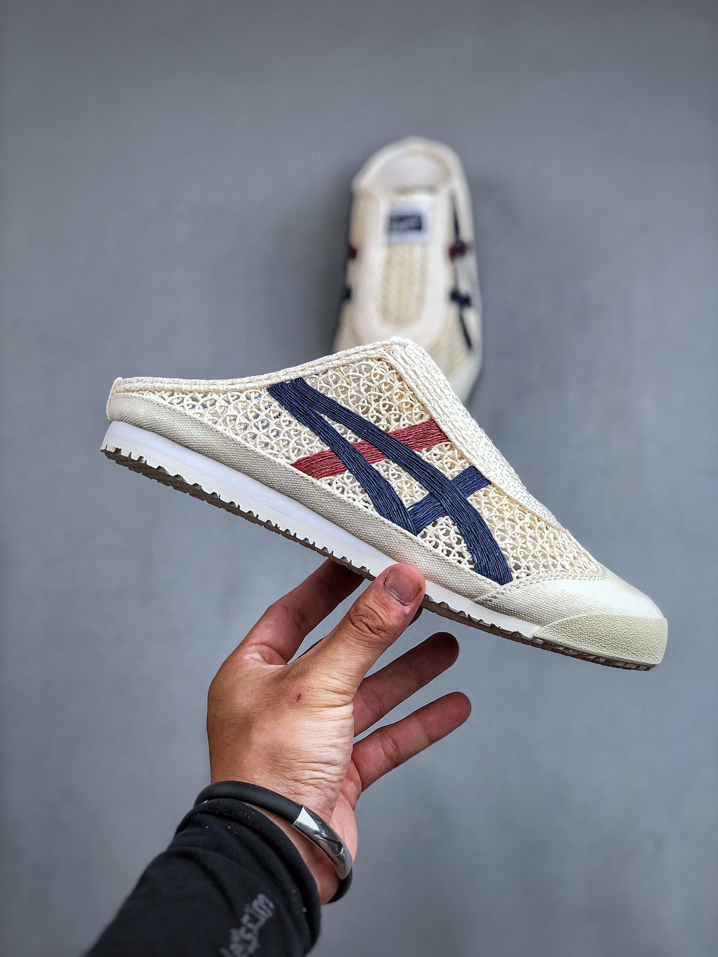 ⬆️23777-Asics-488 gallery