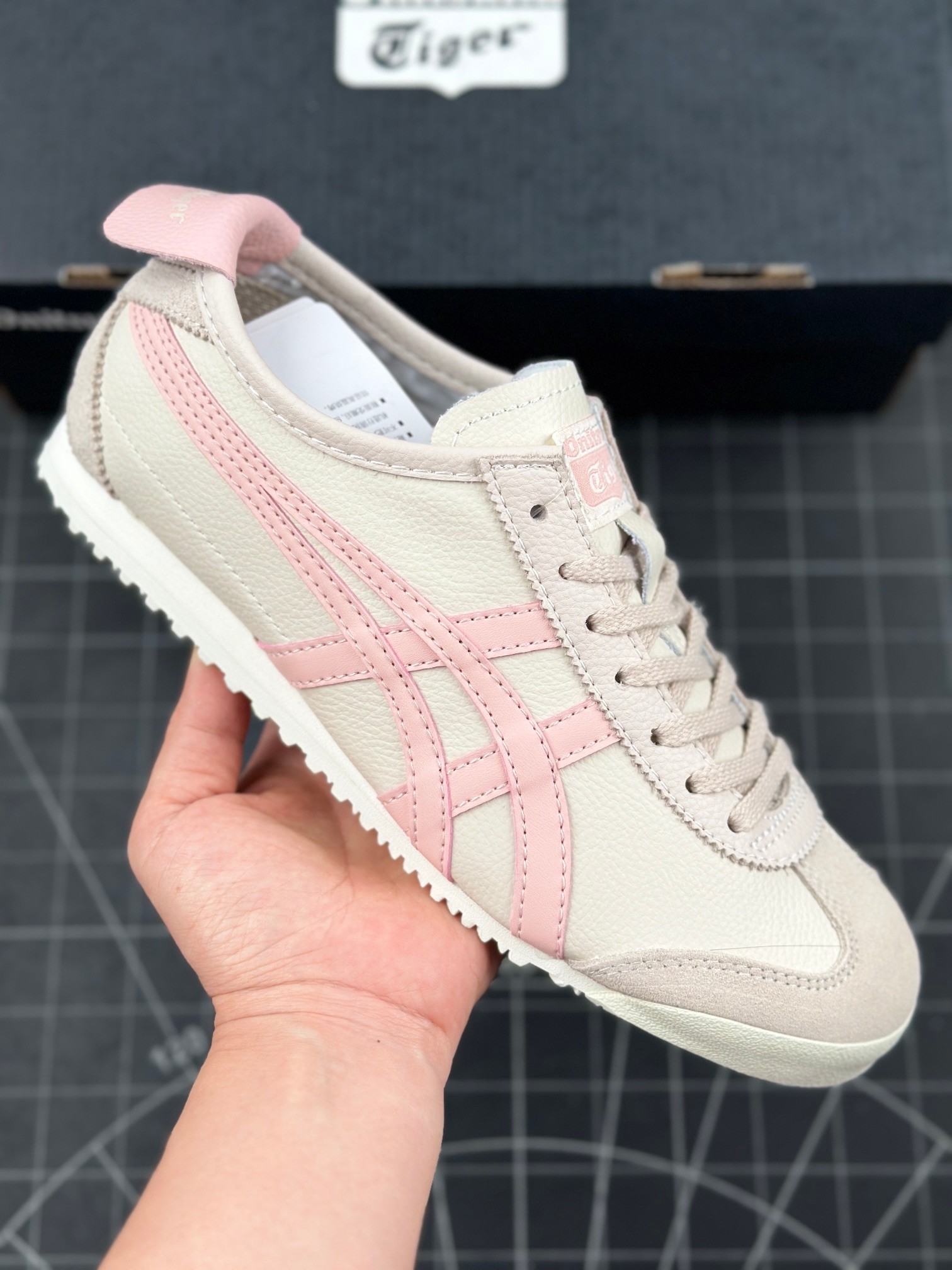 ⬆️23855-Asics-410 gallery