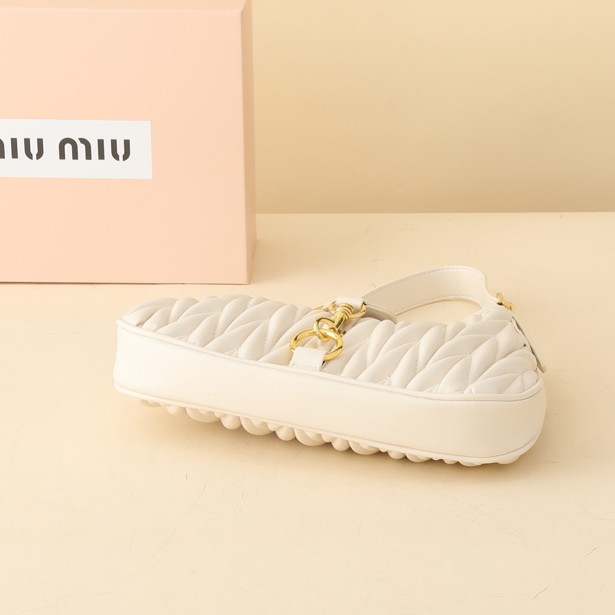 😀23890-MIUMIU-588 gallery