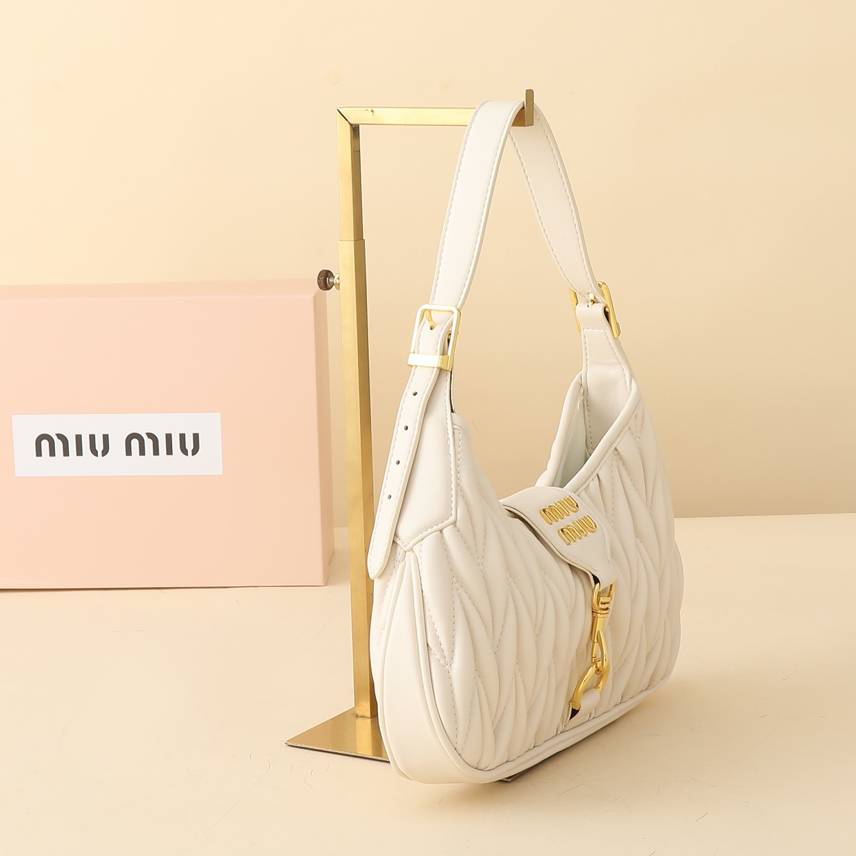 😀23890-MIUMIU-588 gallery