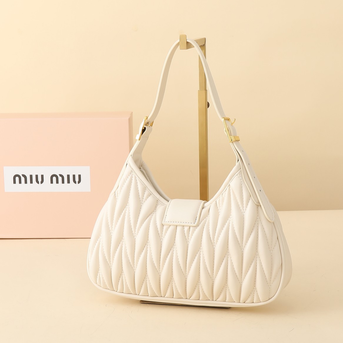 😀23890-MIUMIU-588 gallery