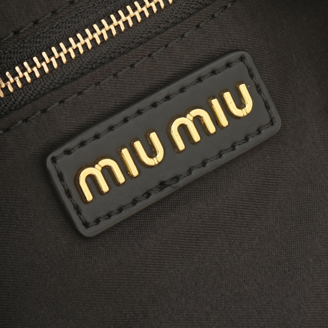 😀23890-MIUMIU-588 gallery