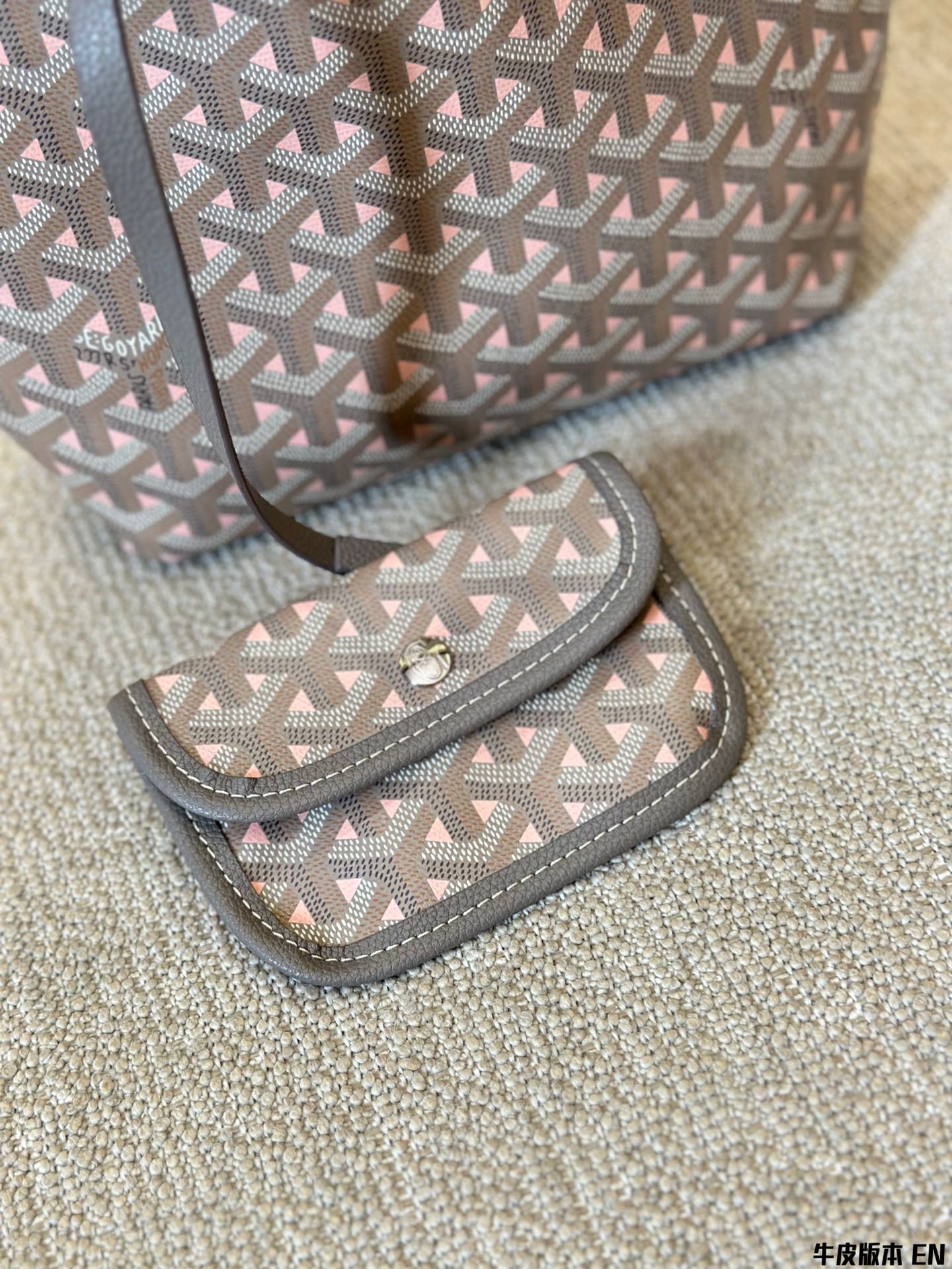 ⬆️23929-goyard-399 gallery