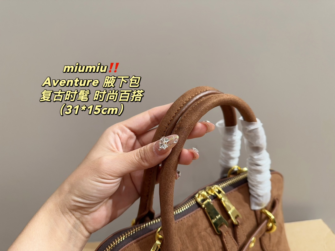 ⬆️23948-miumiu-489 gallery