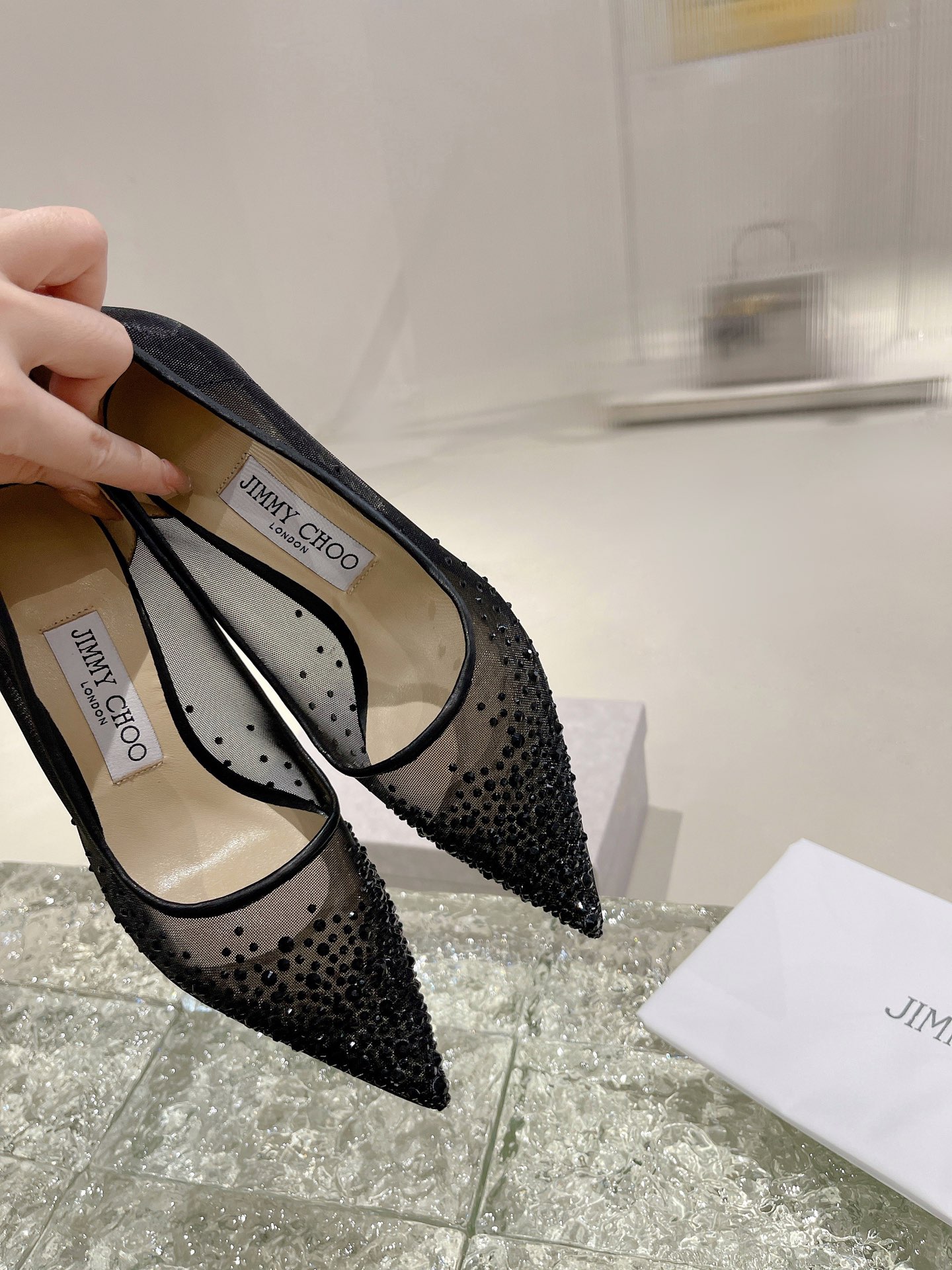 ⬆️23983-jimmy choo-805 gallery