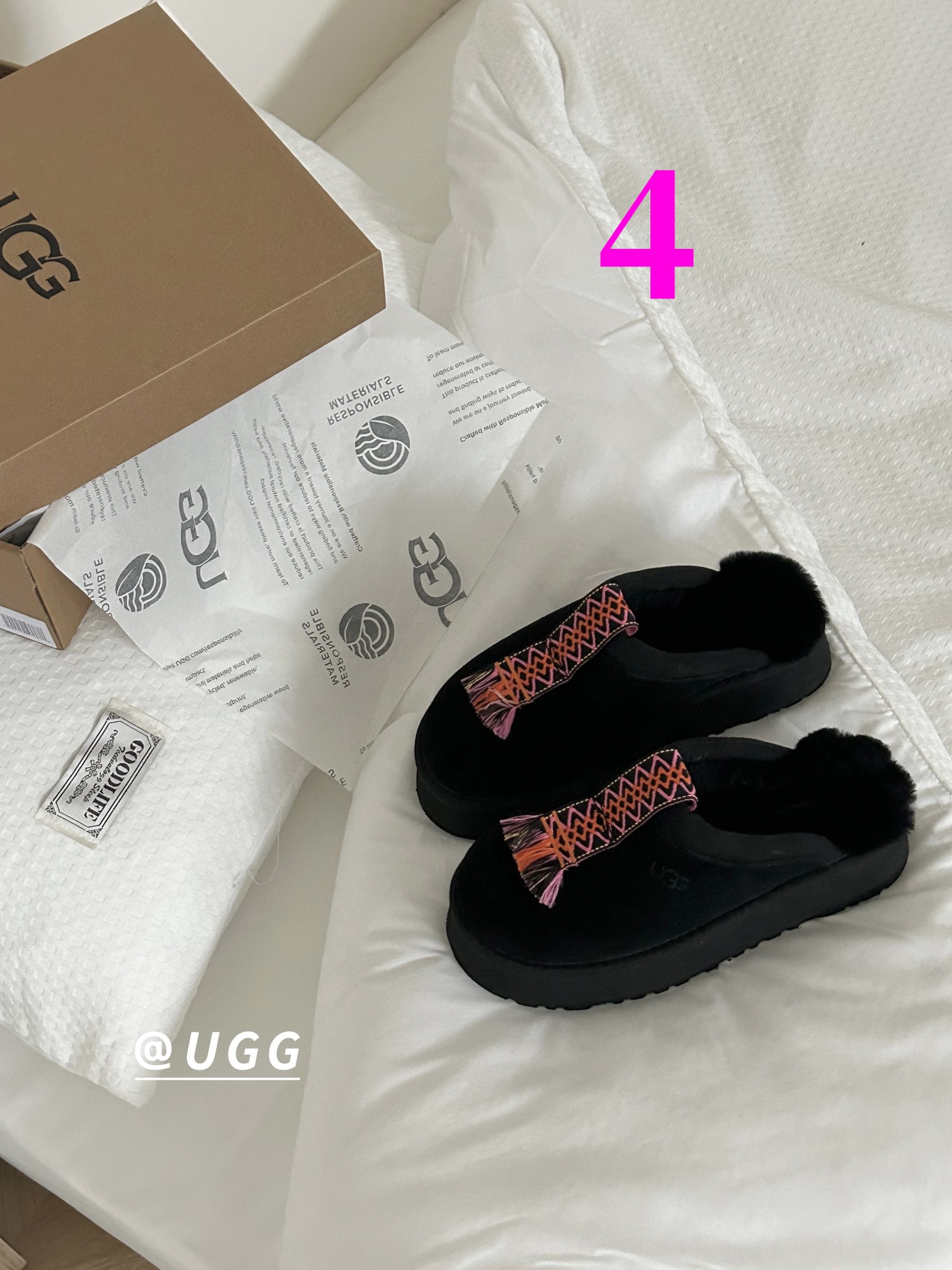 ⬆️23997-UGG-690 gallery