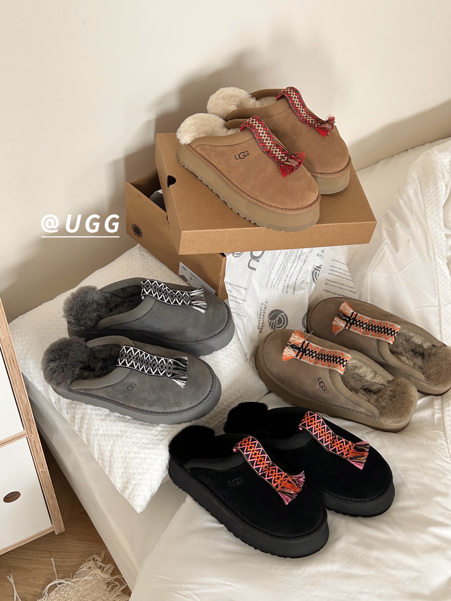 ⬆️23997-UGG-690 gallery