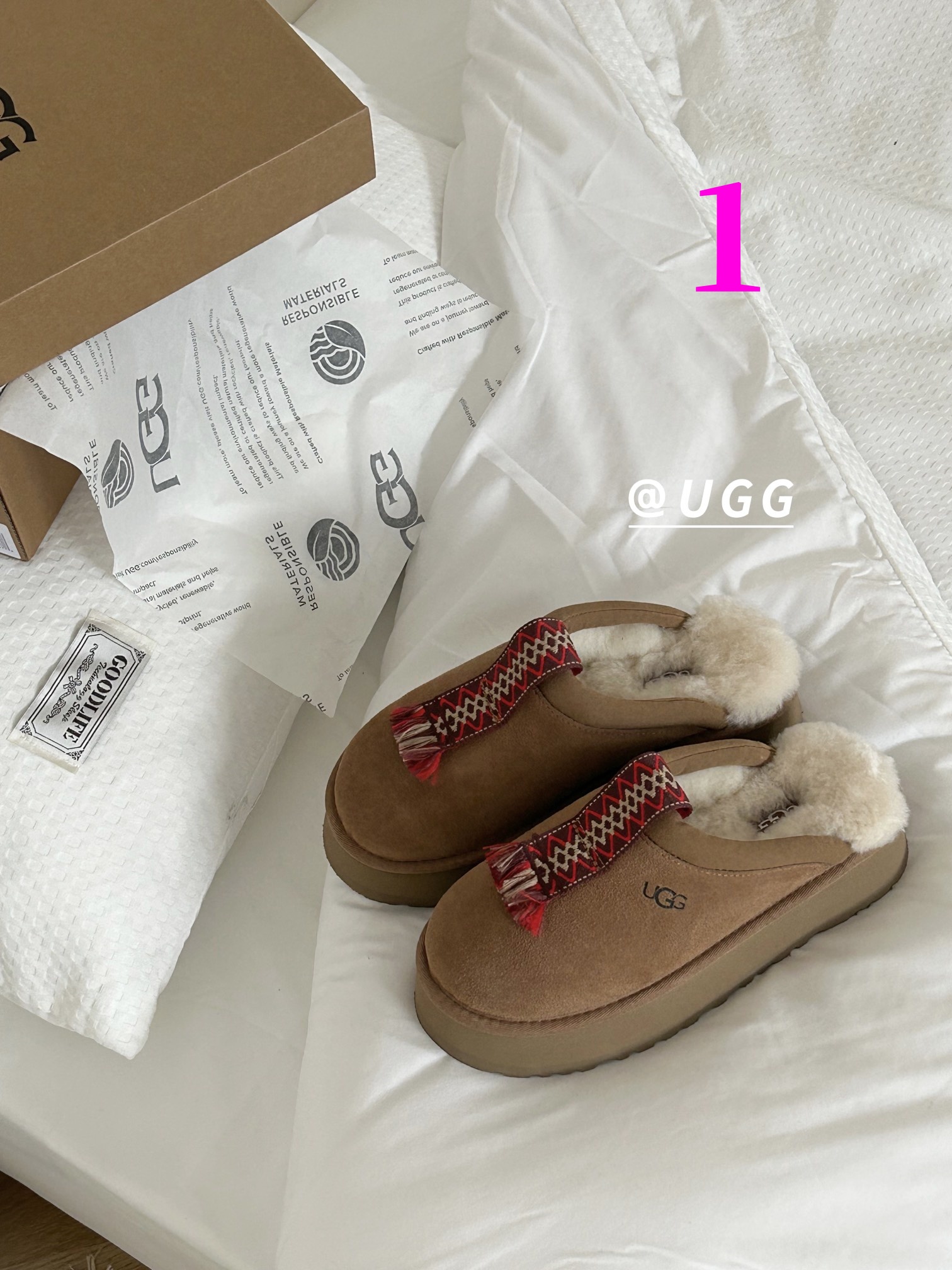 ⬆️23997-UGG-690 gallery