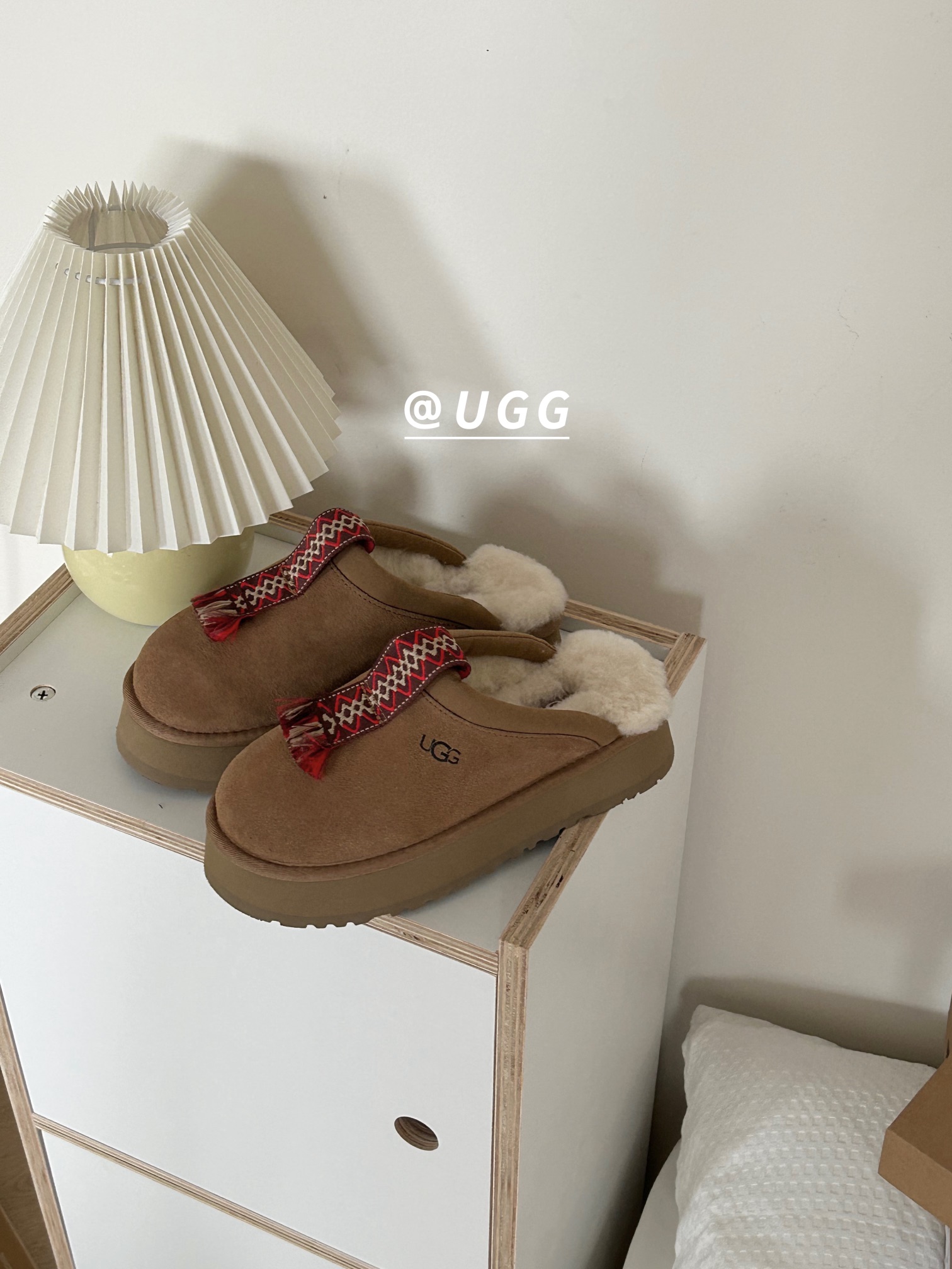 ⬆️23997-UGG-690 gallery