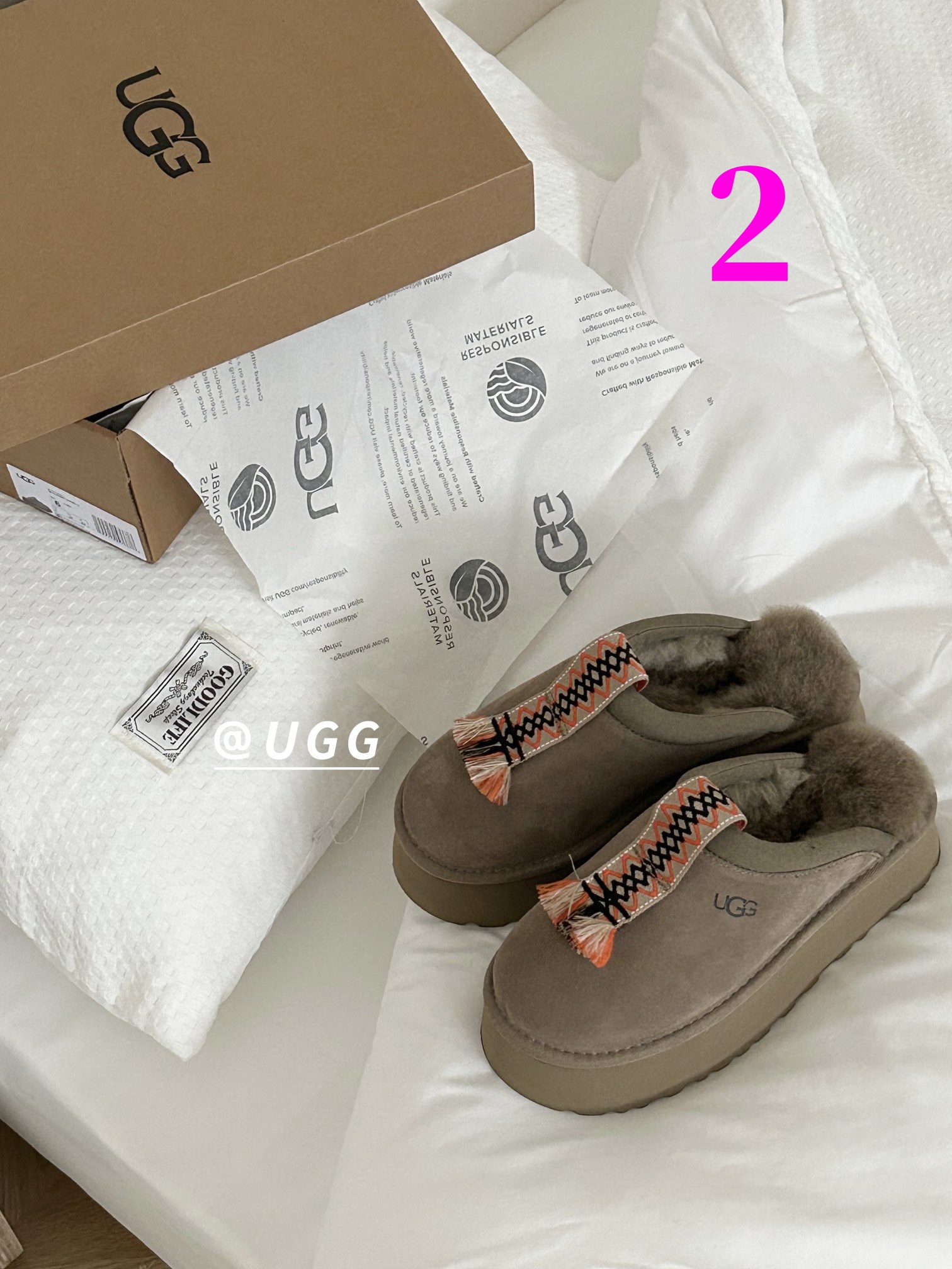 ⬆️23997-UGG-690 gallery