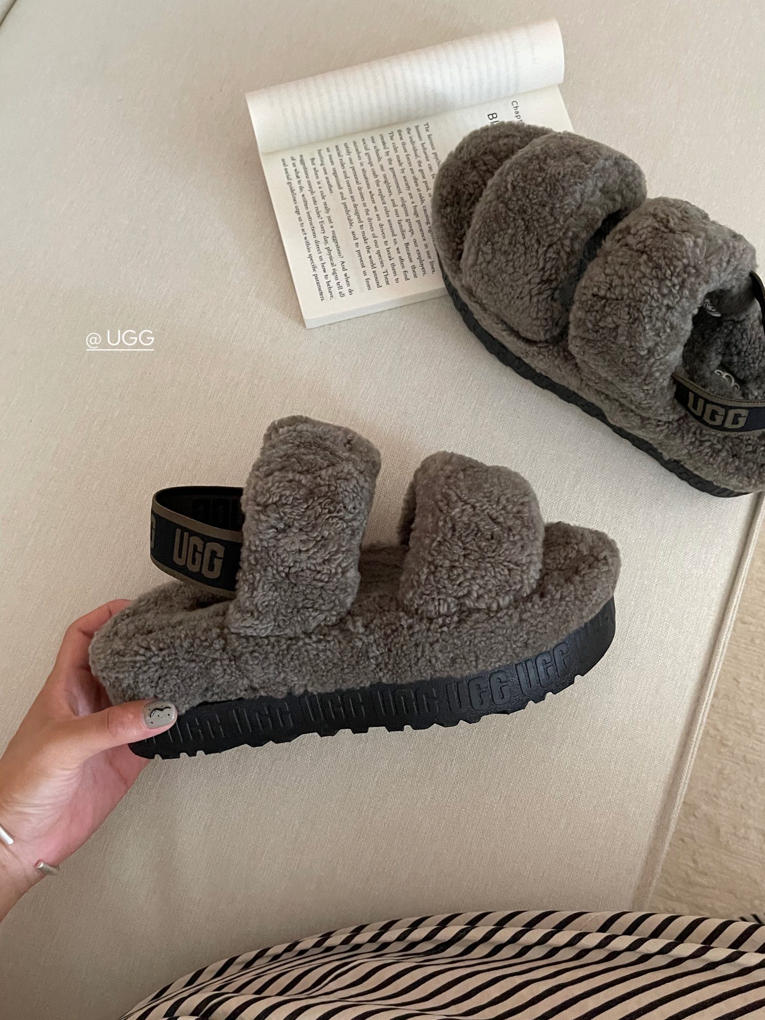 ⬆️23998-UGG-675 gallery