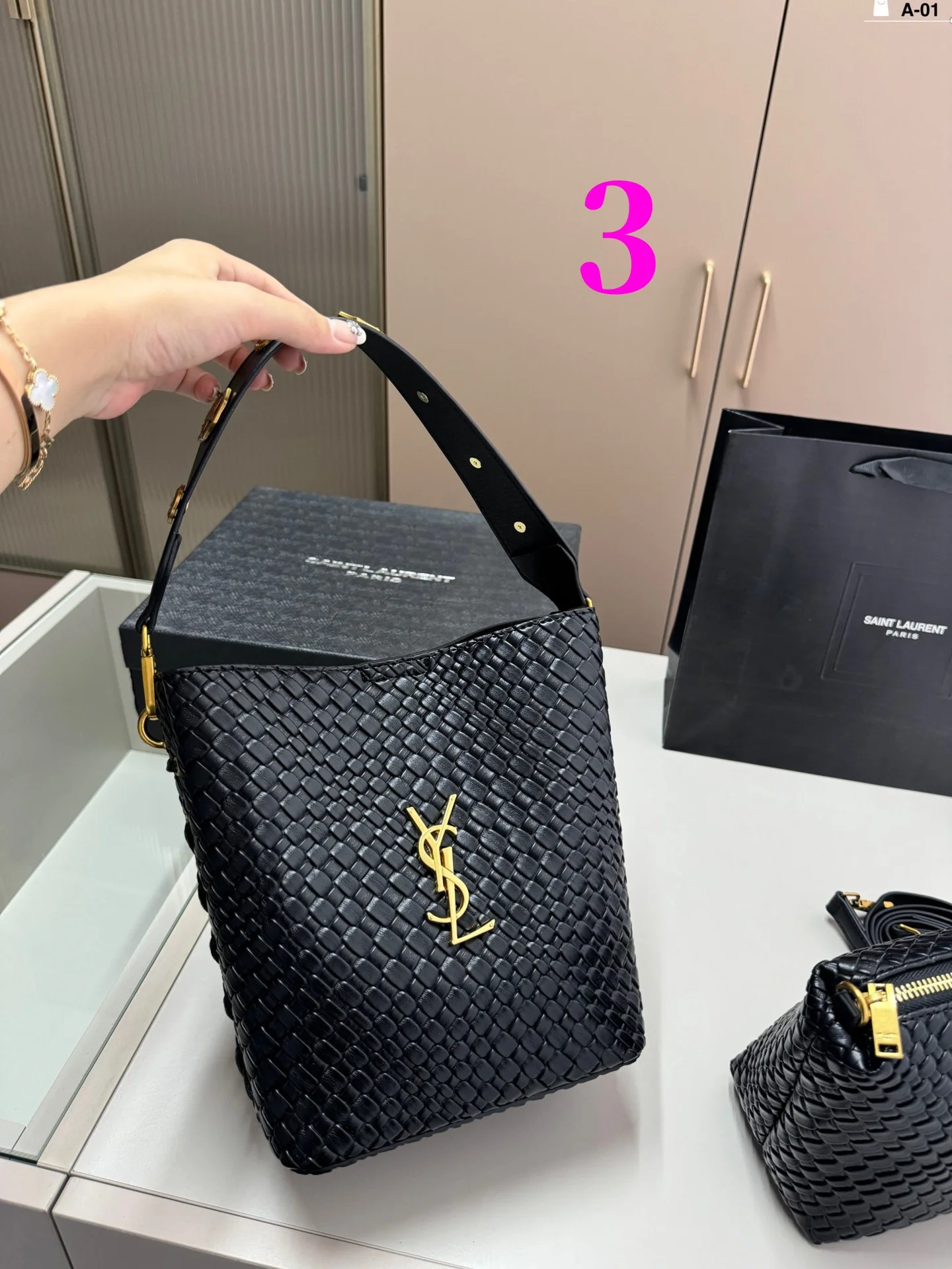 ⬆️24038-YSL-425 gallery