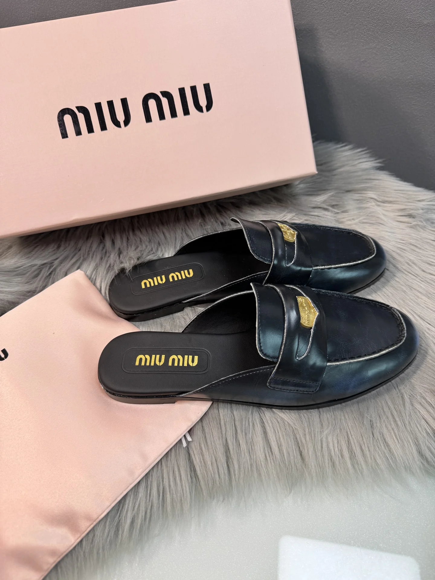 ⬆️24959-miumiu-598 gallery