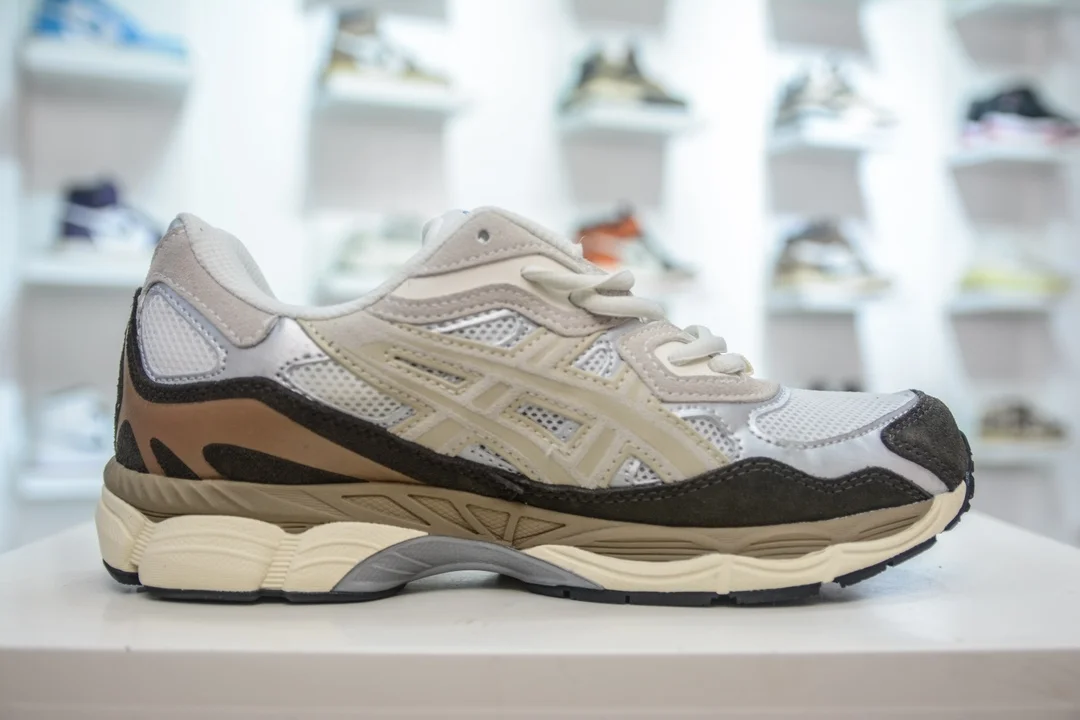 ⬆️24977-Asics-489 gallery