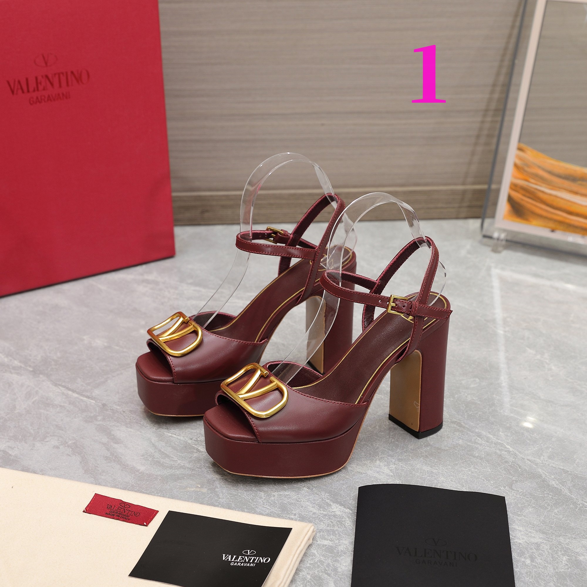 ⬆️25020--Valentino-985 gallery