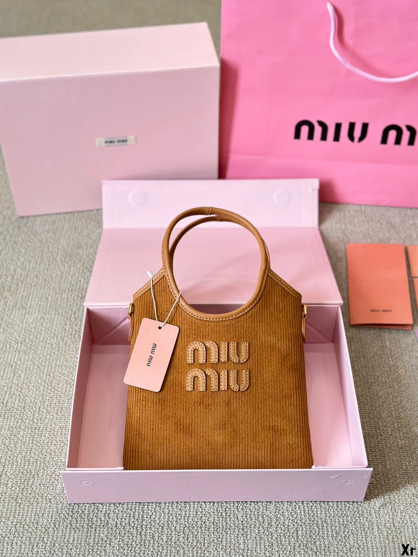 ⬆️25040-miumiu-399 gallery