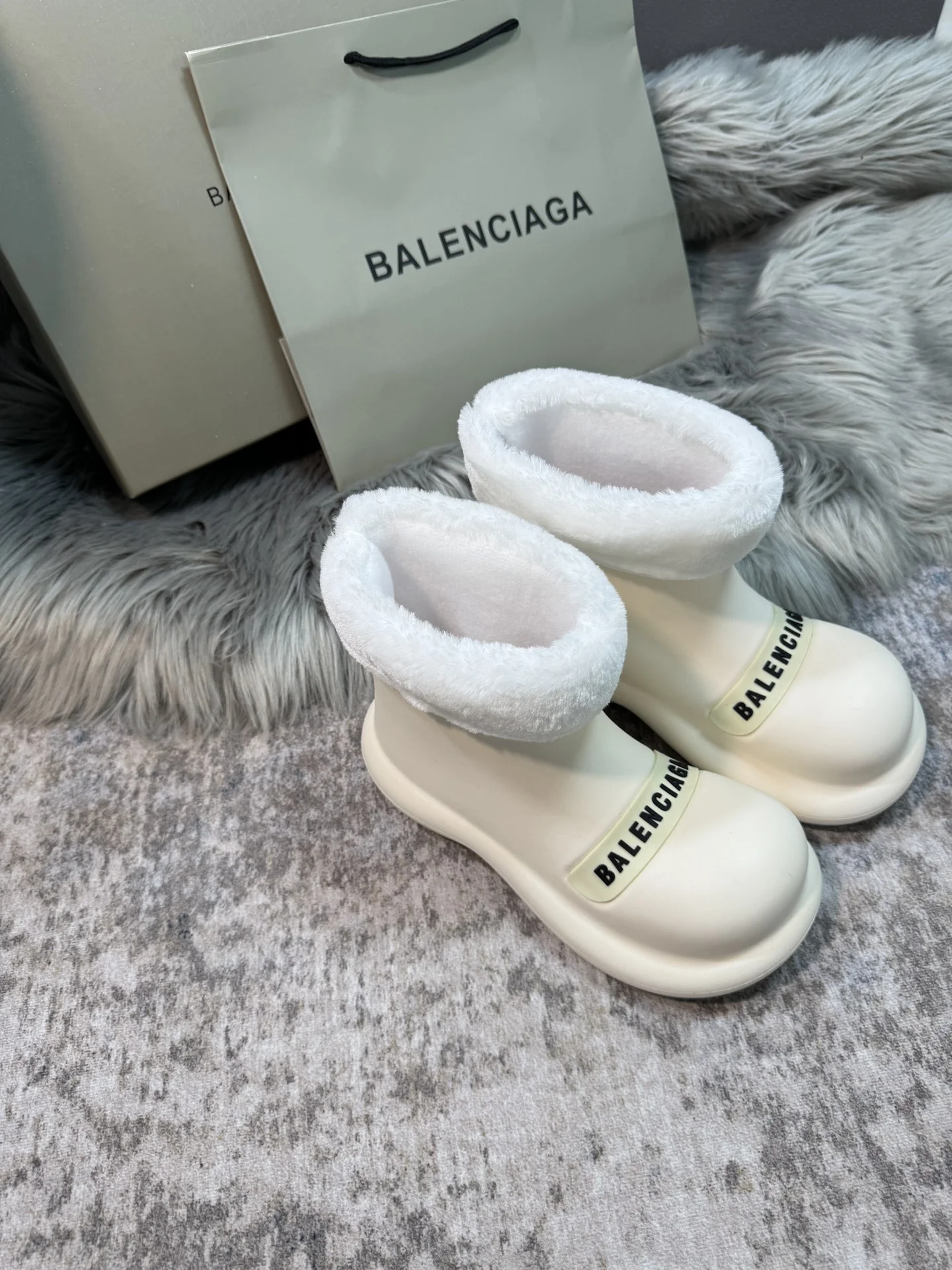 ⬆️25096-Balenciaga-712  发快速 gallery