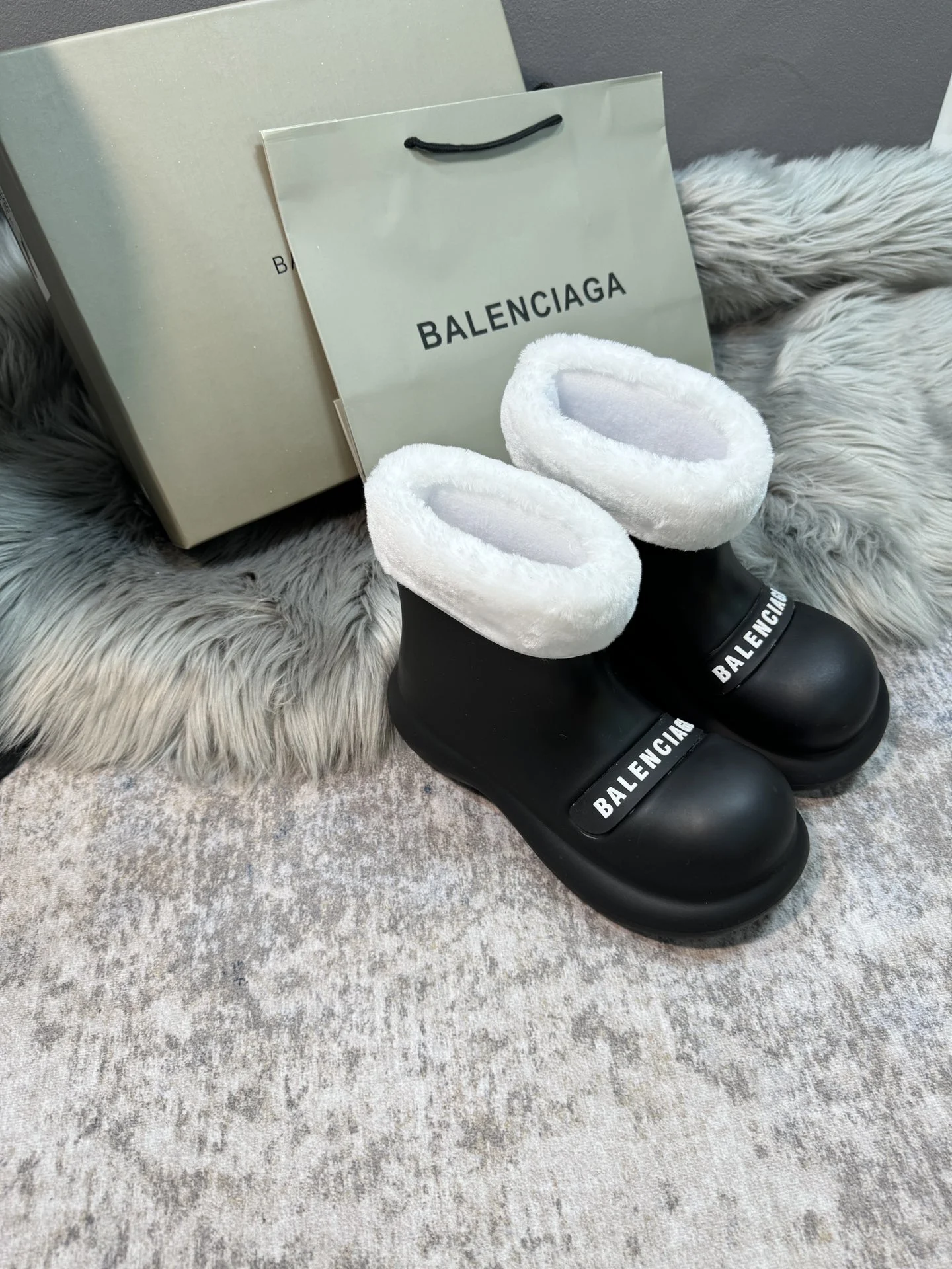 ⬆️25096-Balenciaga-712  发快速 gallery