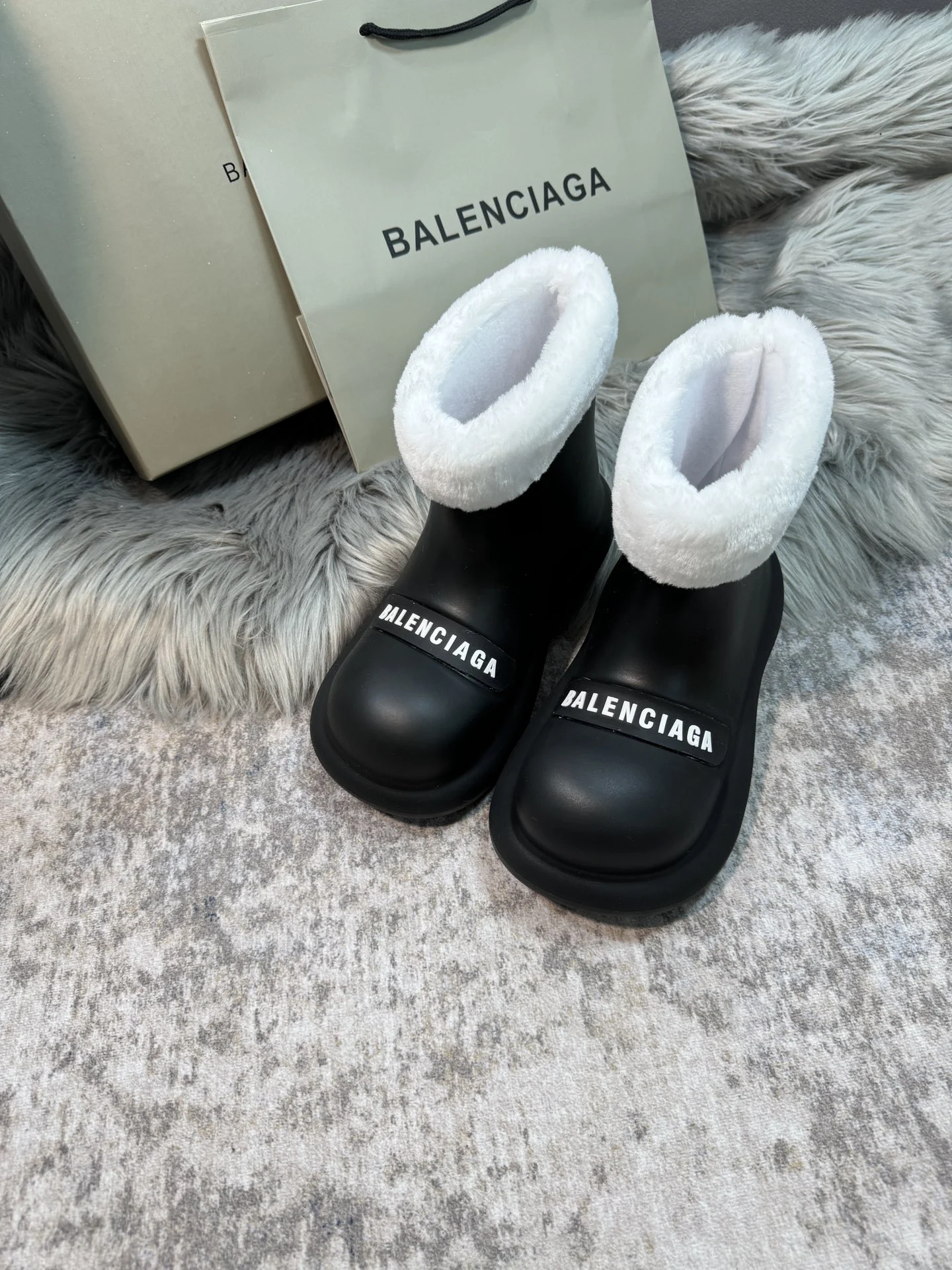 ⬆️25096-Balenciaga-712  发快速 gallery