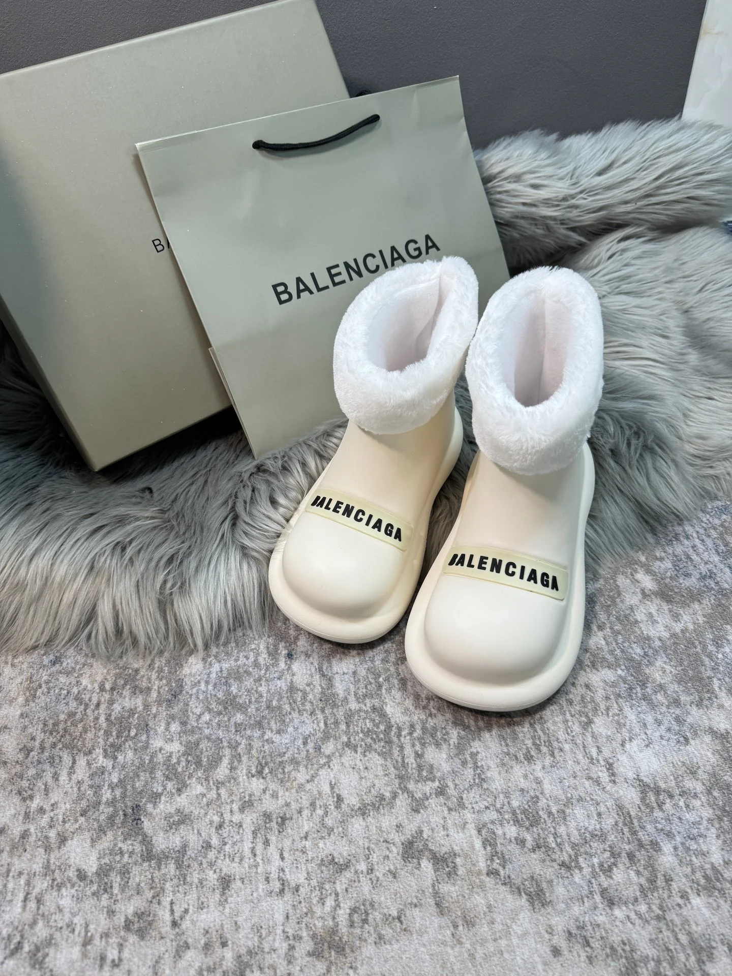 ⬆️25096-Balenciaga-712  发快速 gallery