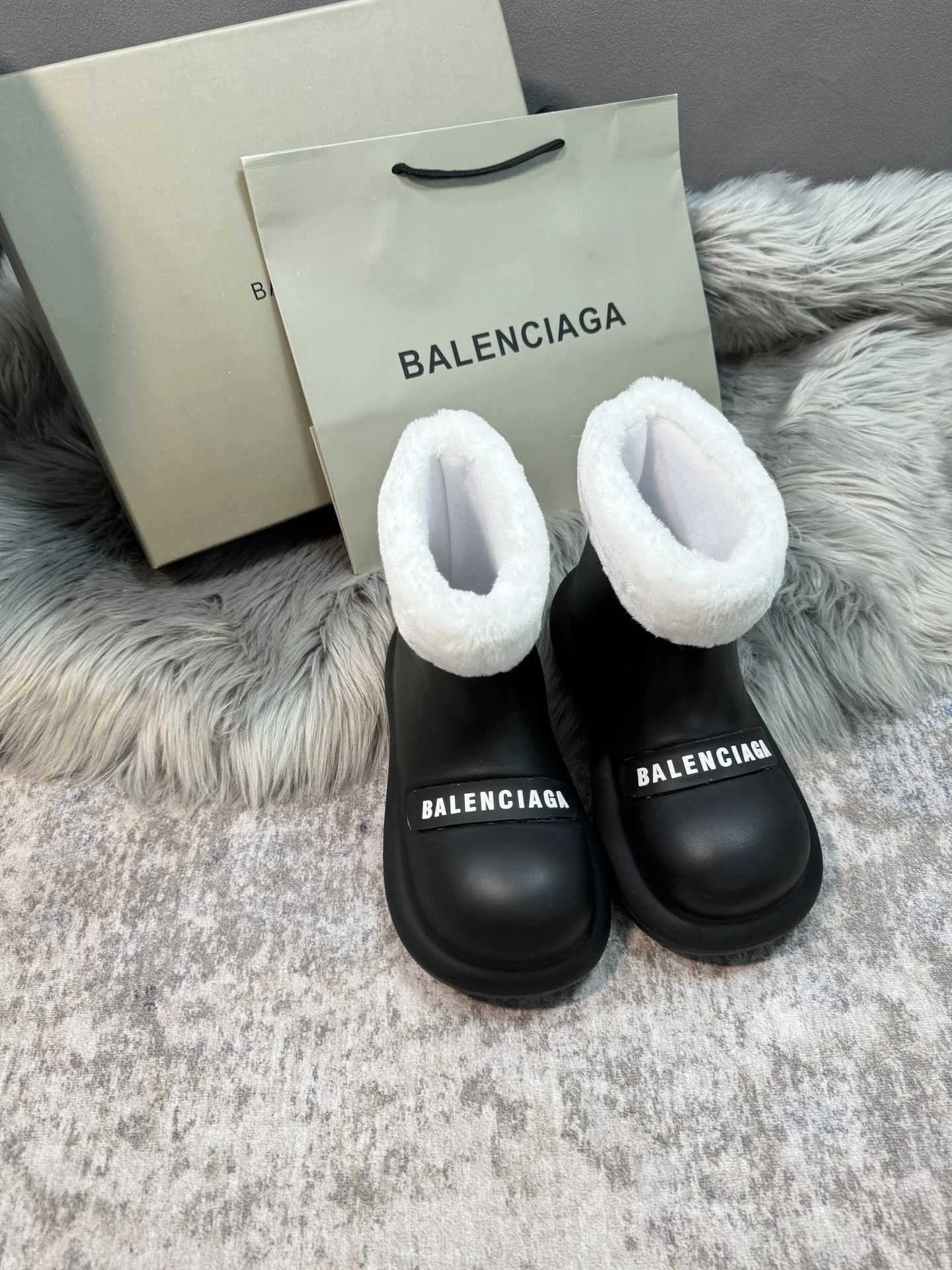 ⬆️25096-Balenciaga-712  发快速 gallery