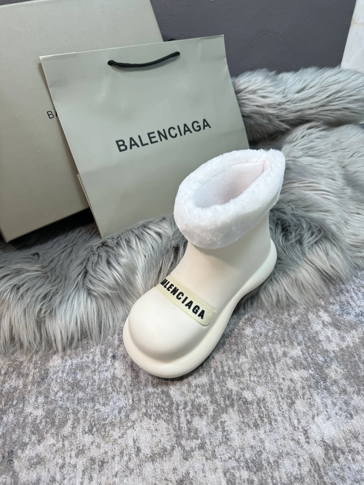 ⬆️25096-Balenciaga-712  发快速 gallery