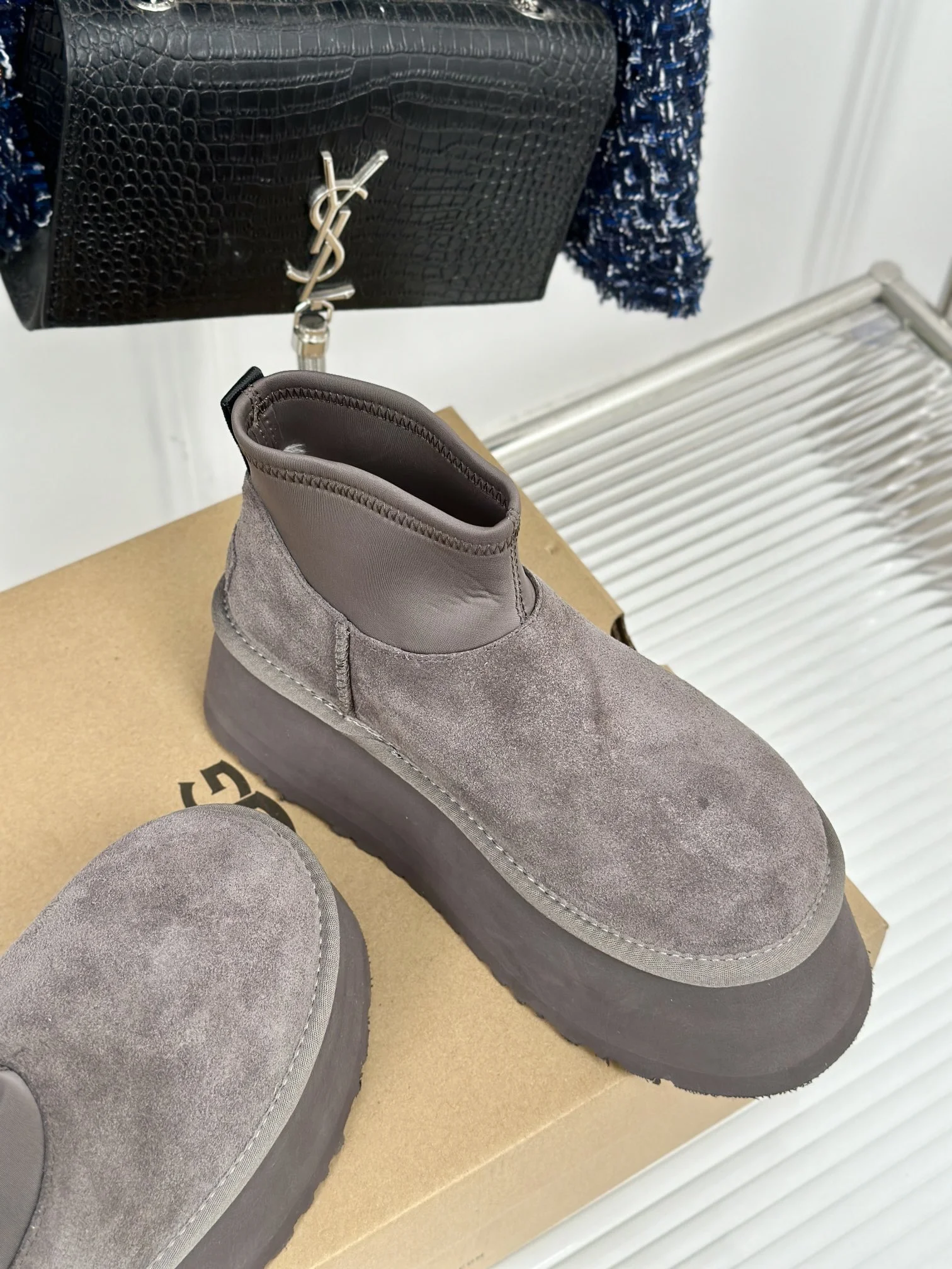 ⬆️25116-UGG-782 gallery