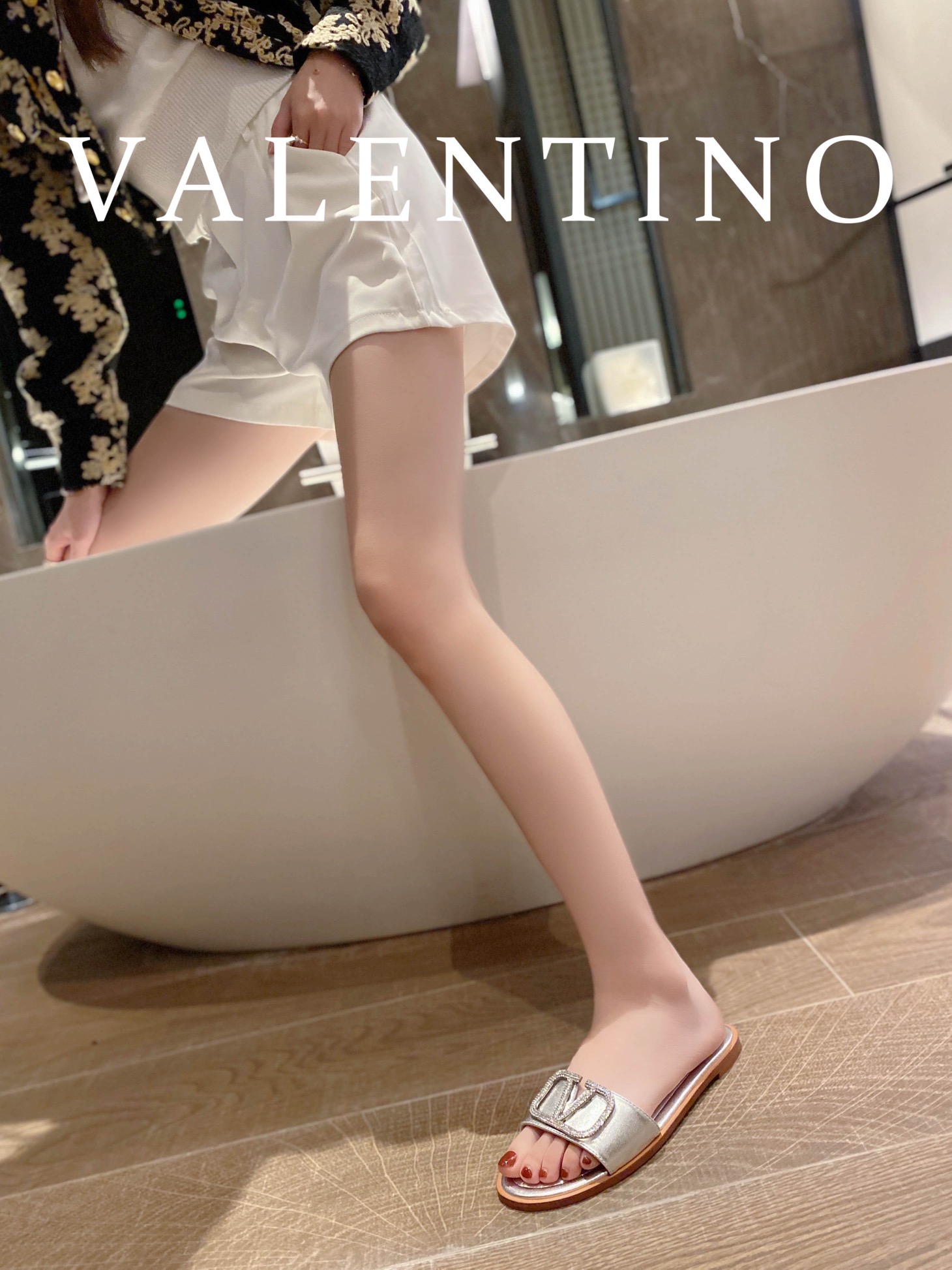 ⬆️25248-Valentino-724 gallery