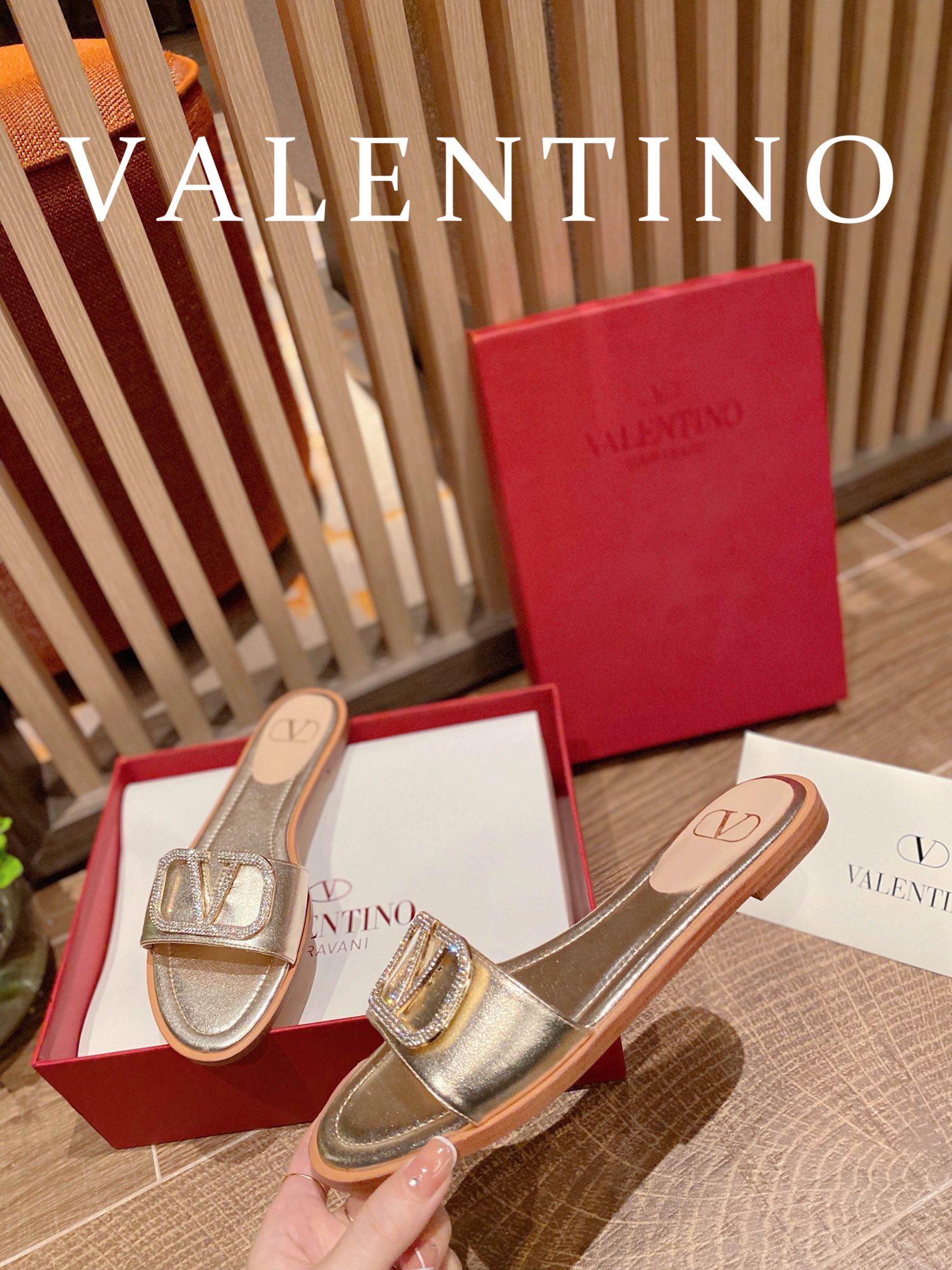 ⬆️25248-Valentino-724 gallery