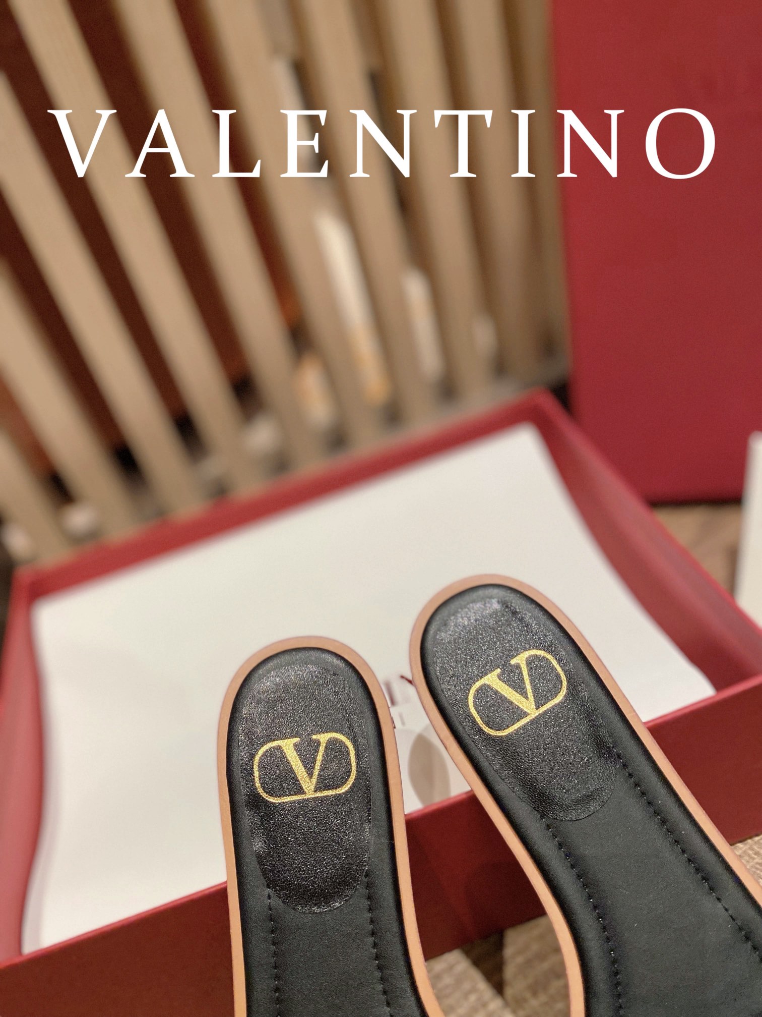 ⬆️25248-Valentino-724 gallery