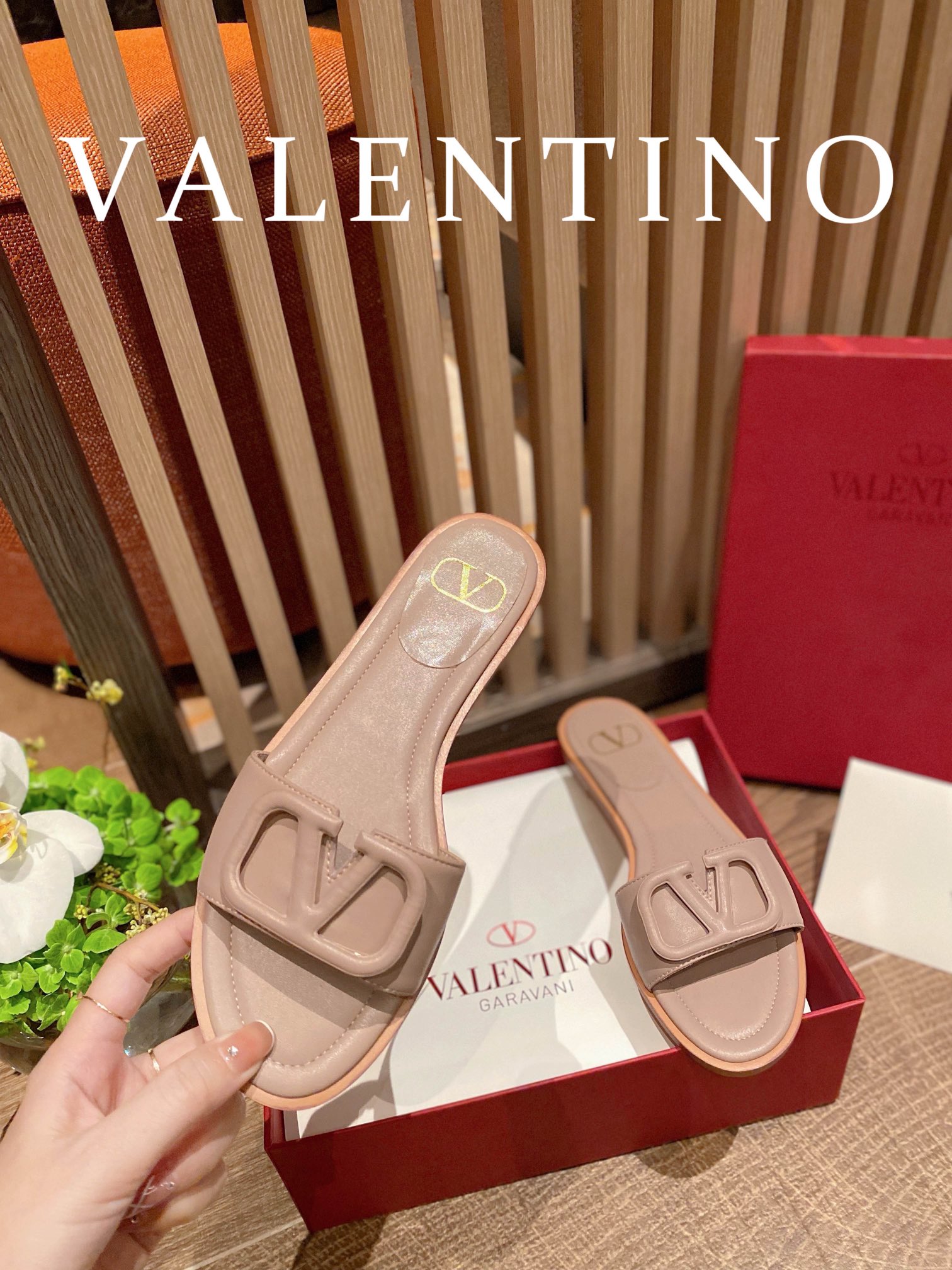 😀25248-Valentino-724 gallery