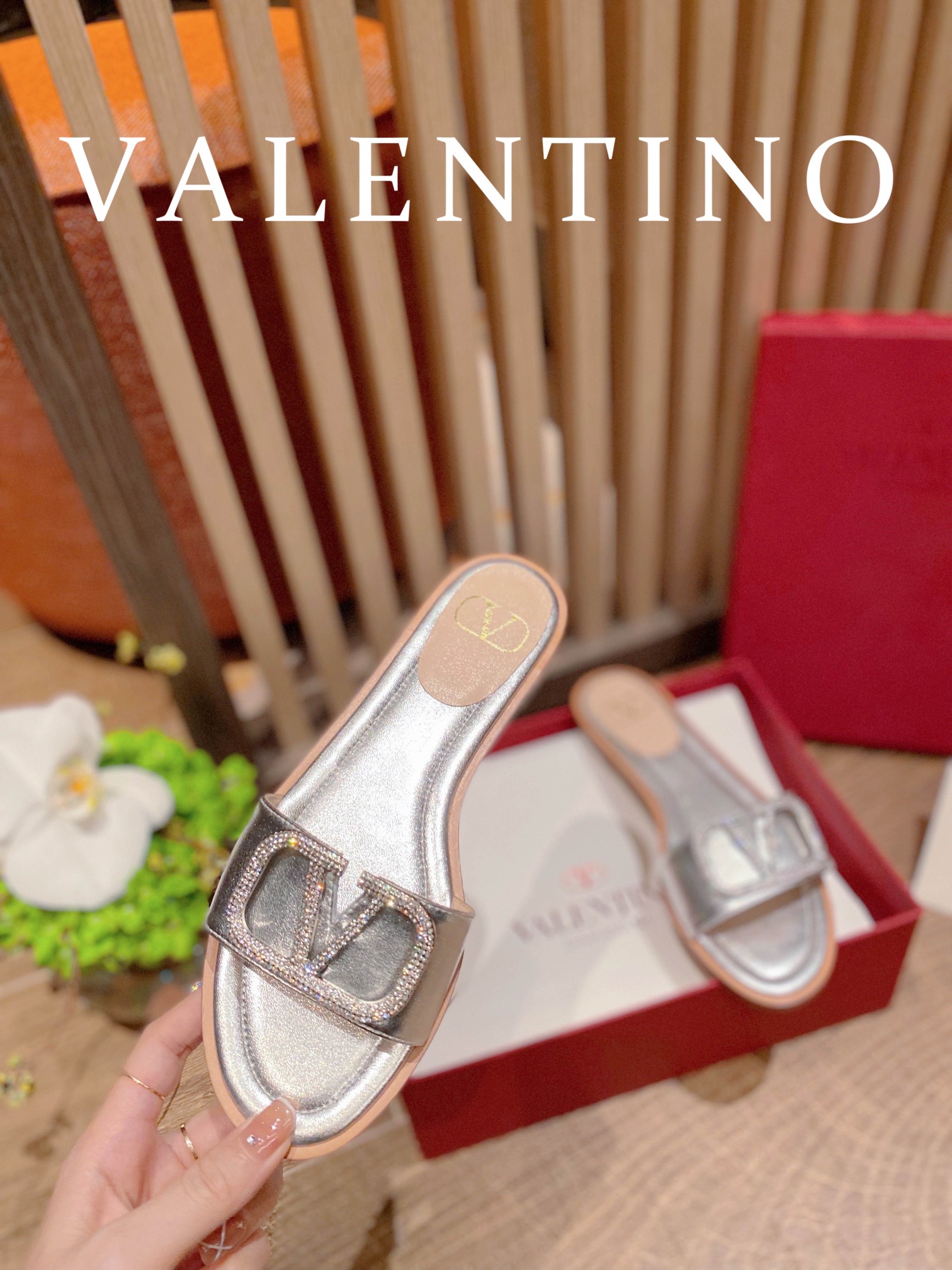 ⬆️25248-Valentino-724 gallery