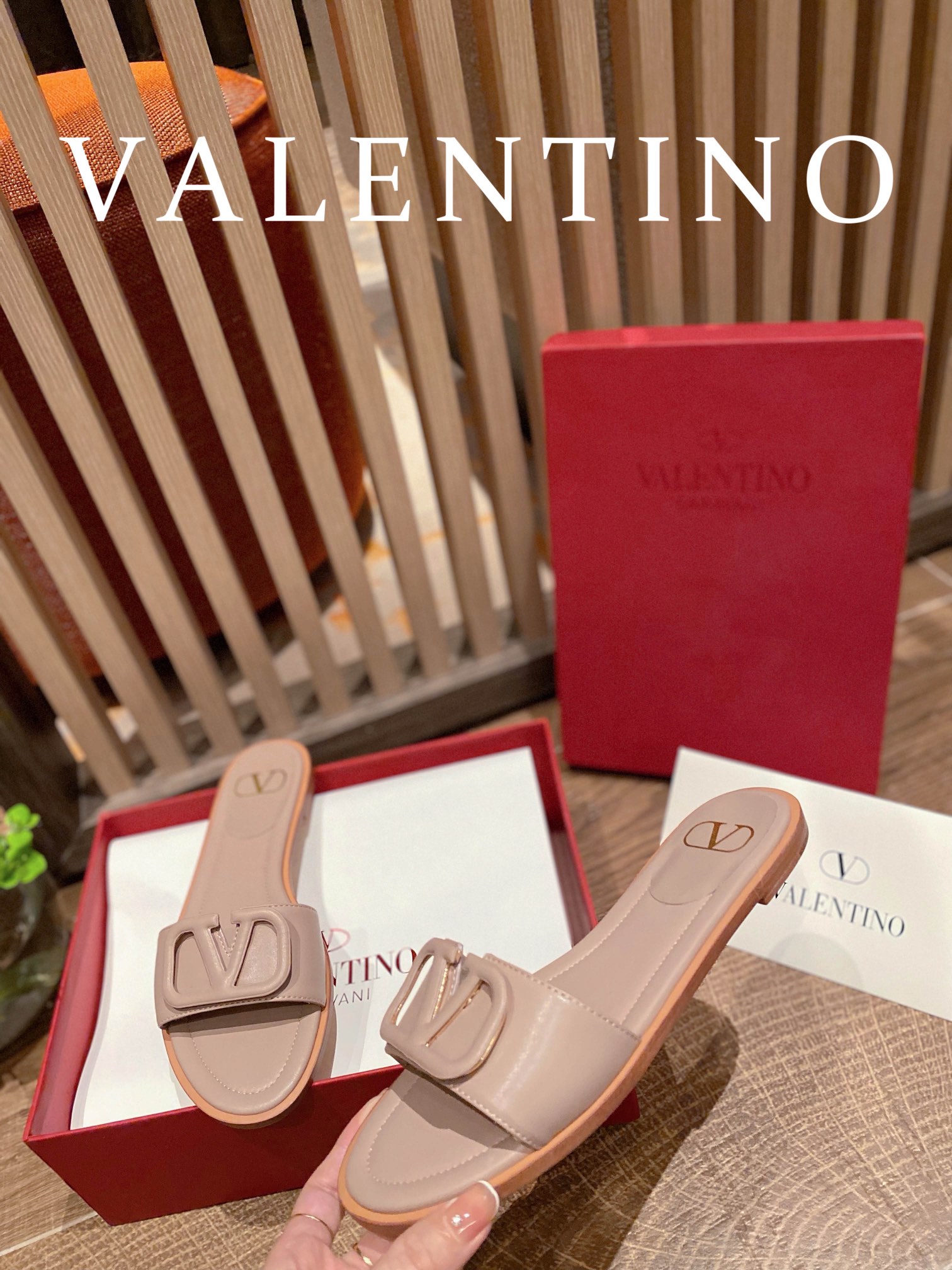 😀25248-Valentino-724 gallery