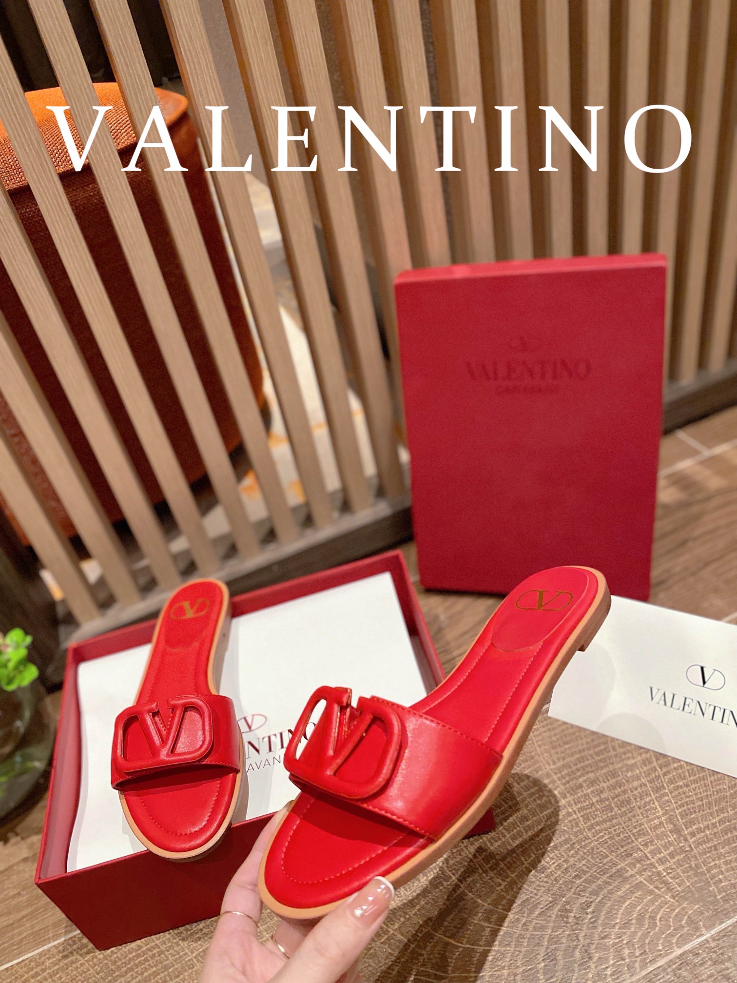 ⬆️25248-Valentino-724 gallery