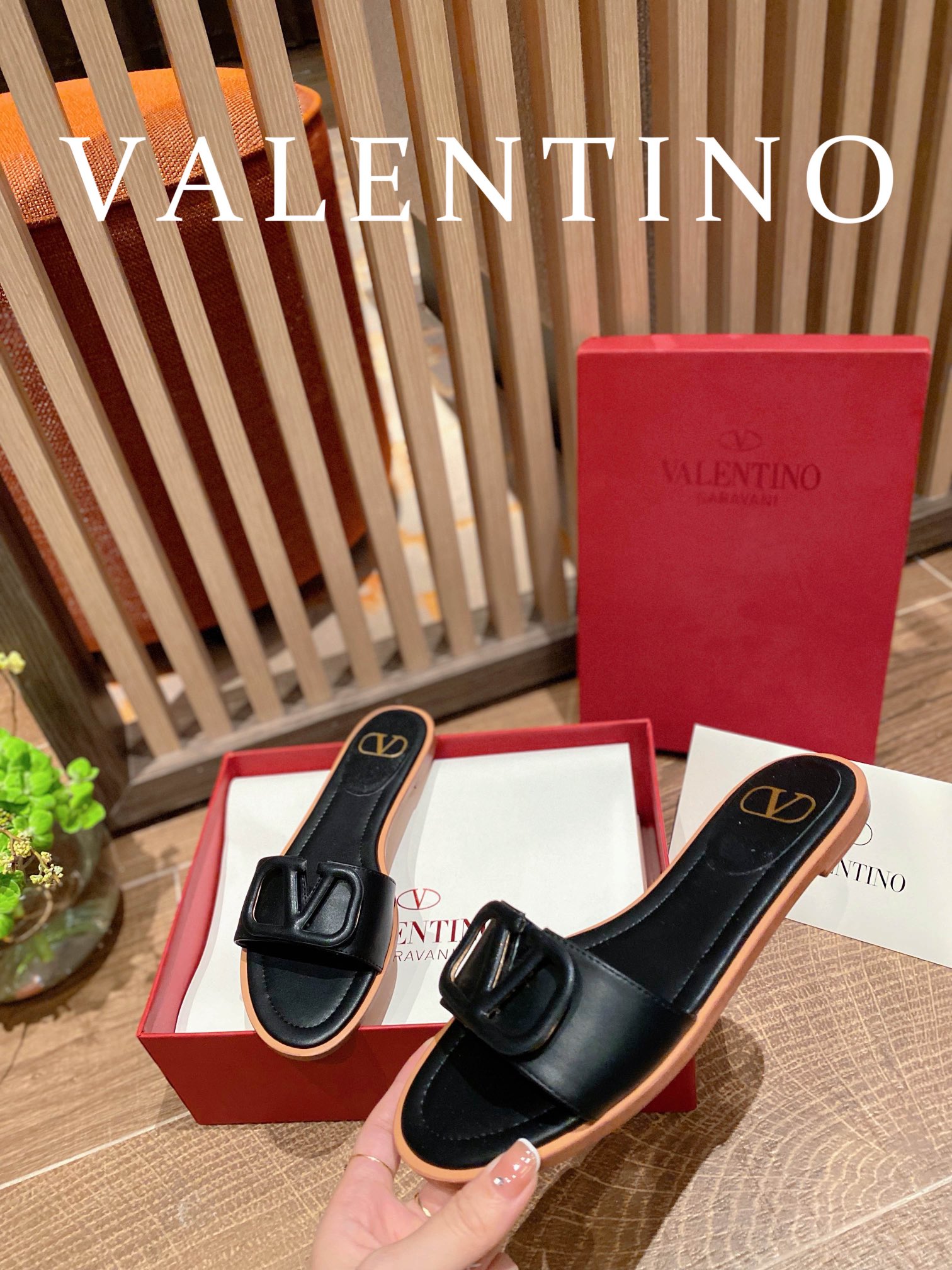 ⬆️25248-Valentino-724 gallery