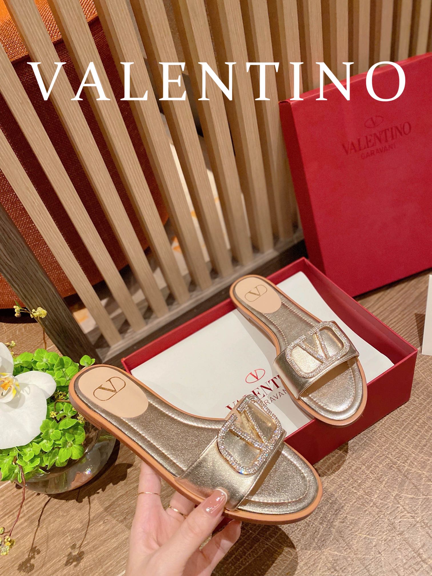 ⬆️25248-Valentino-724 gallery