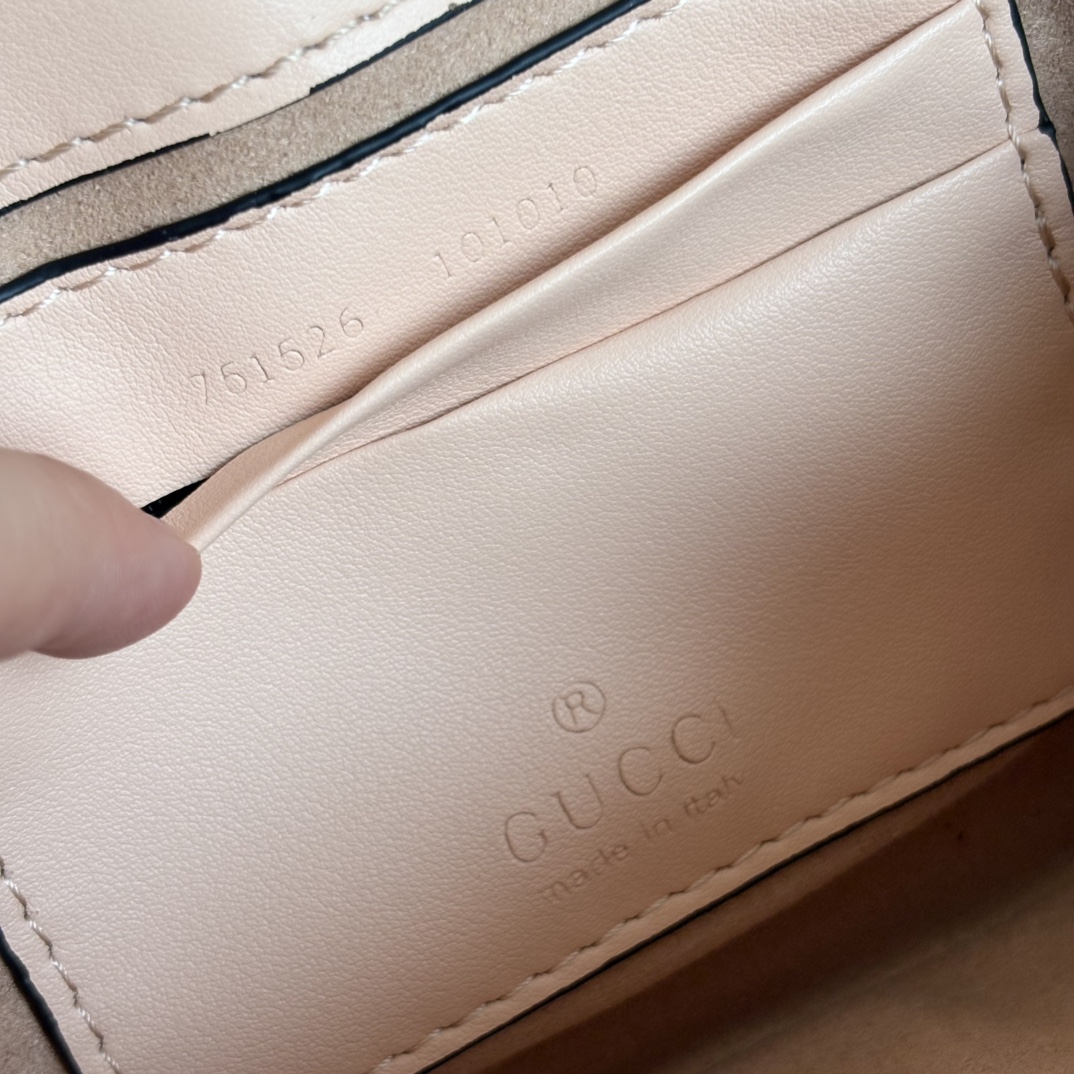 😀25268-Gucci-$96 gallery