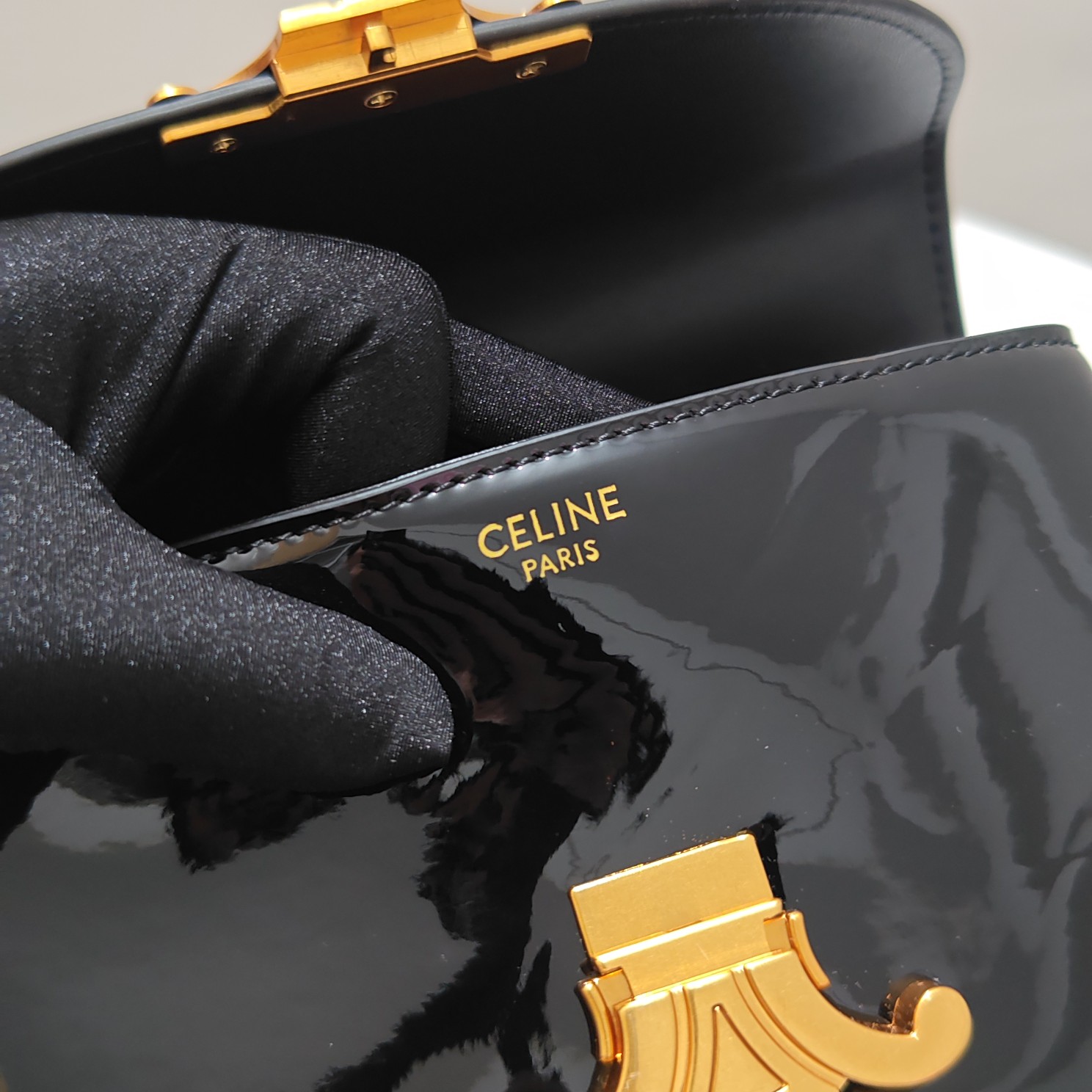 😀25270-Celine-$96 gallery