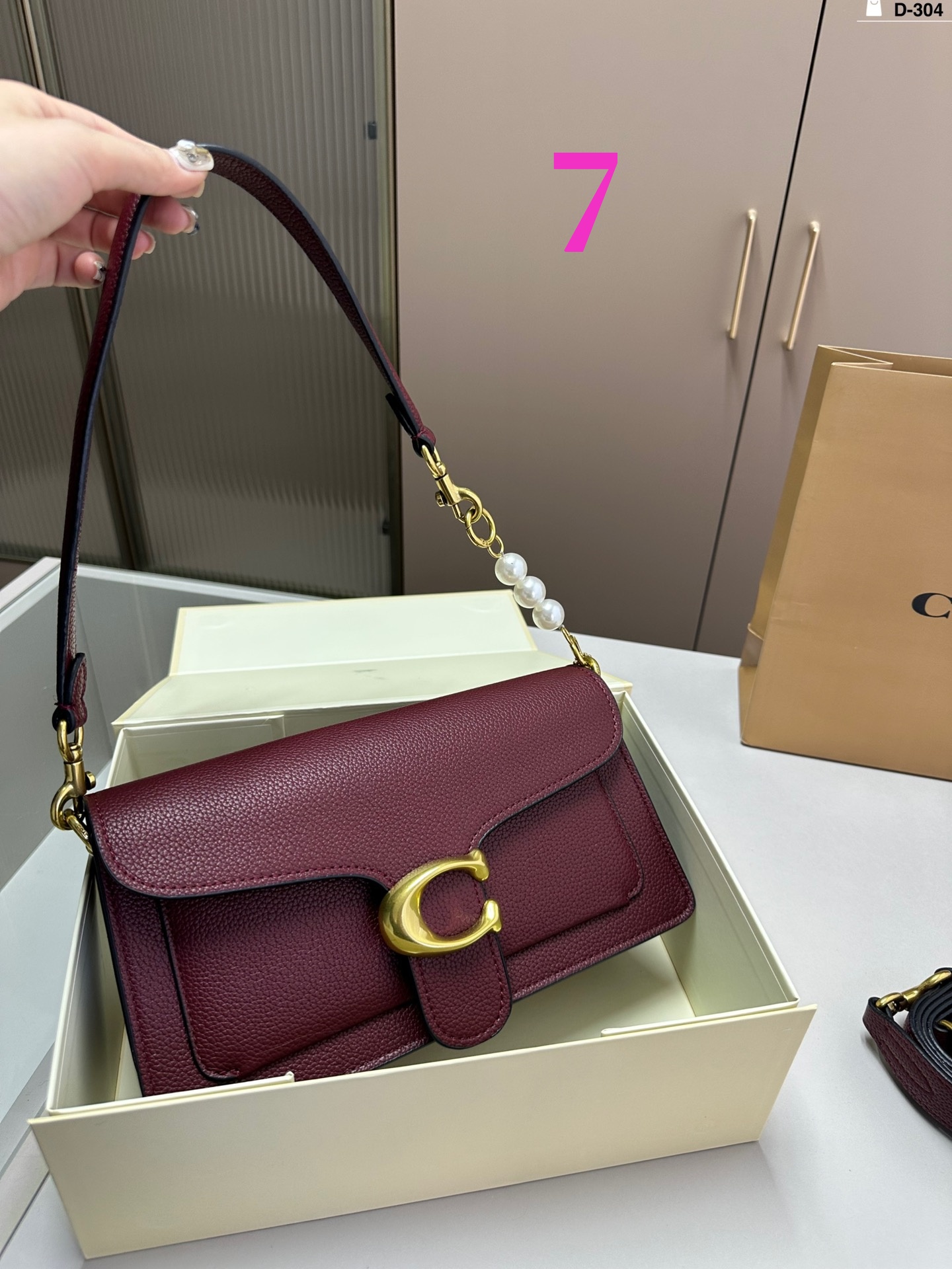 😀25272-COACH-$68 gallery