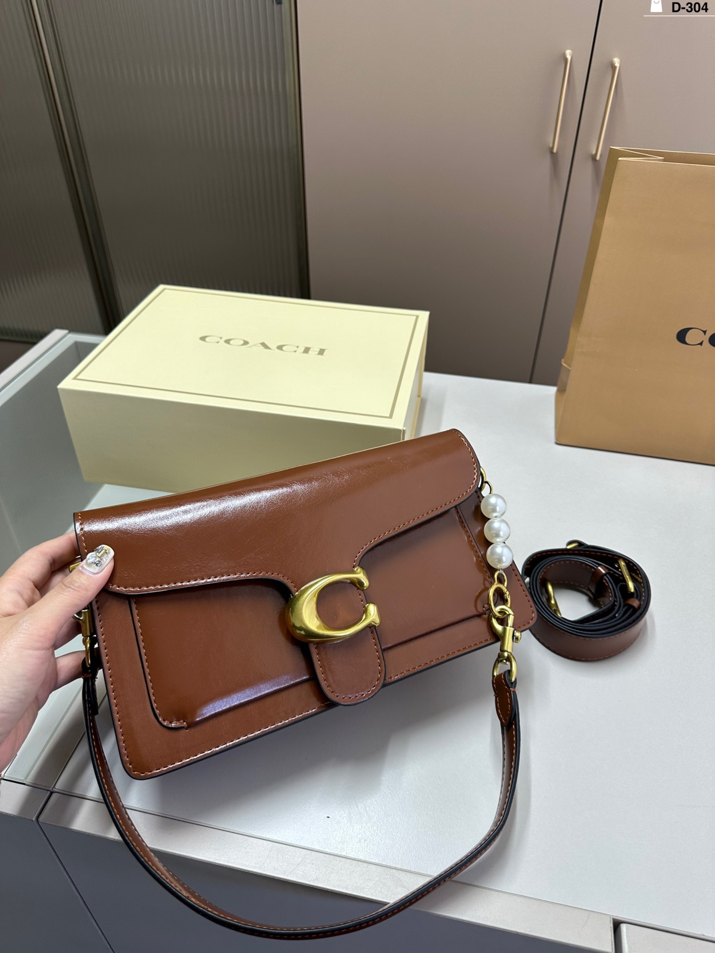 😀25272-COACH-$68 gallery